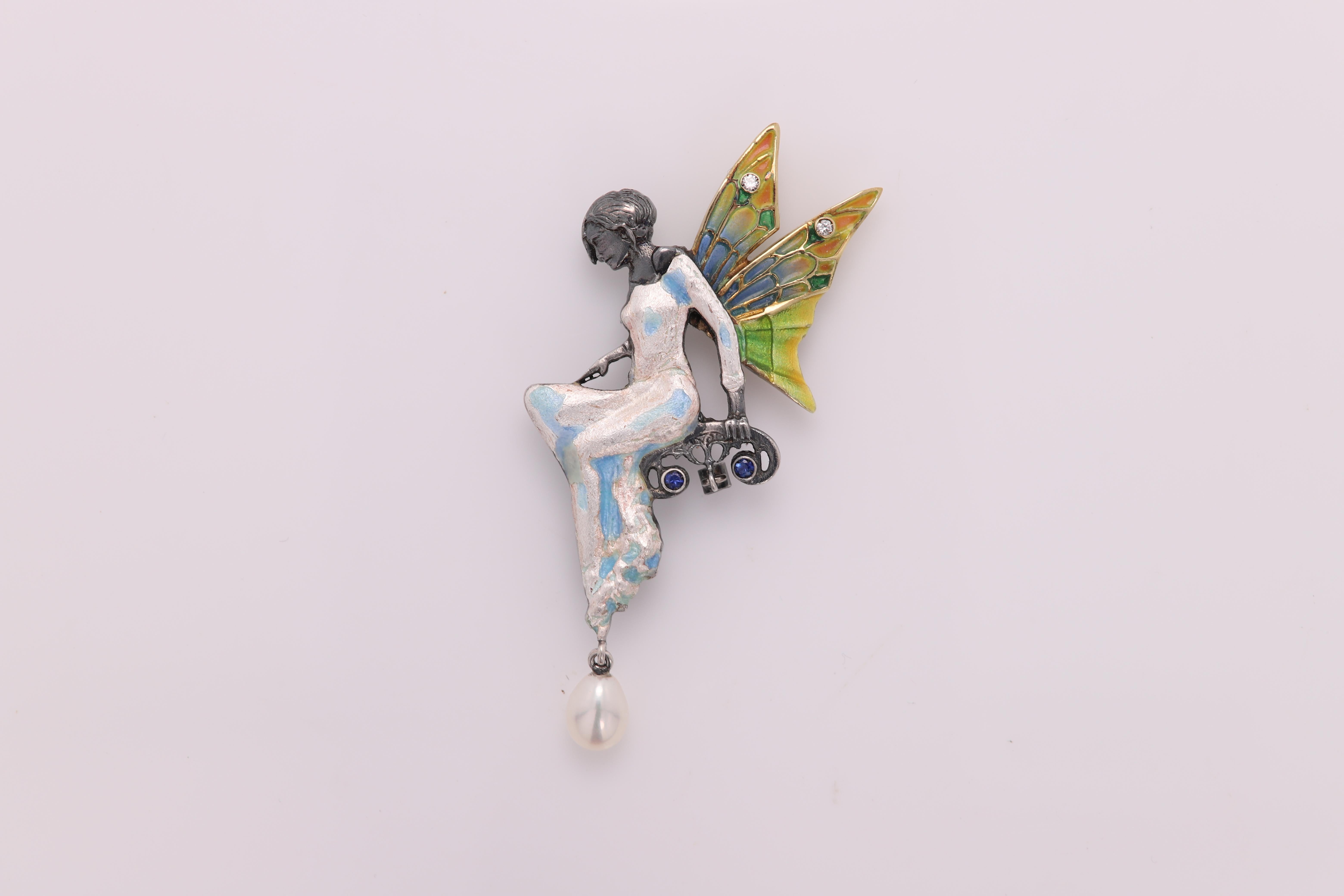 Nouveau 1910 Enamel Brooch Necklace Silver and 18 Karat Gold Fairy Lady Style For Sale 2