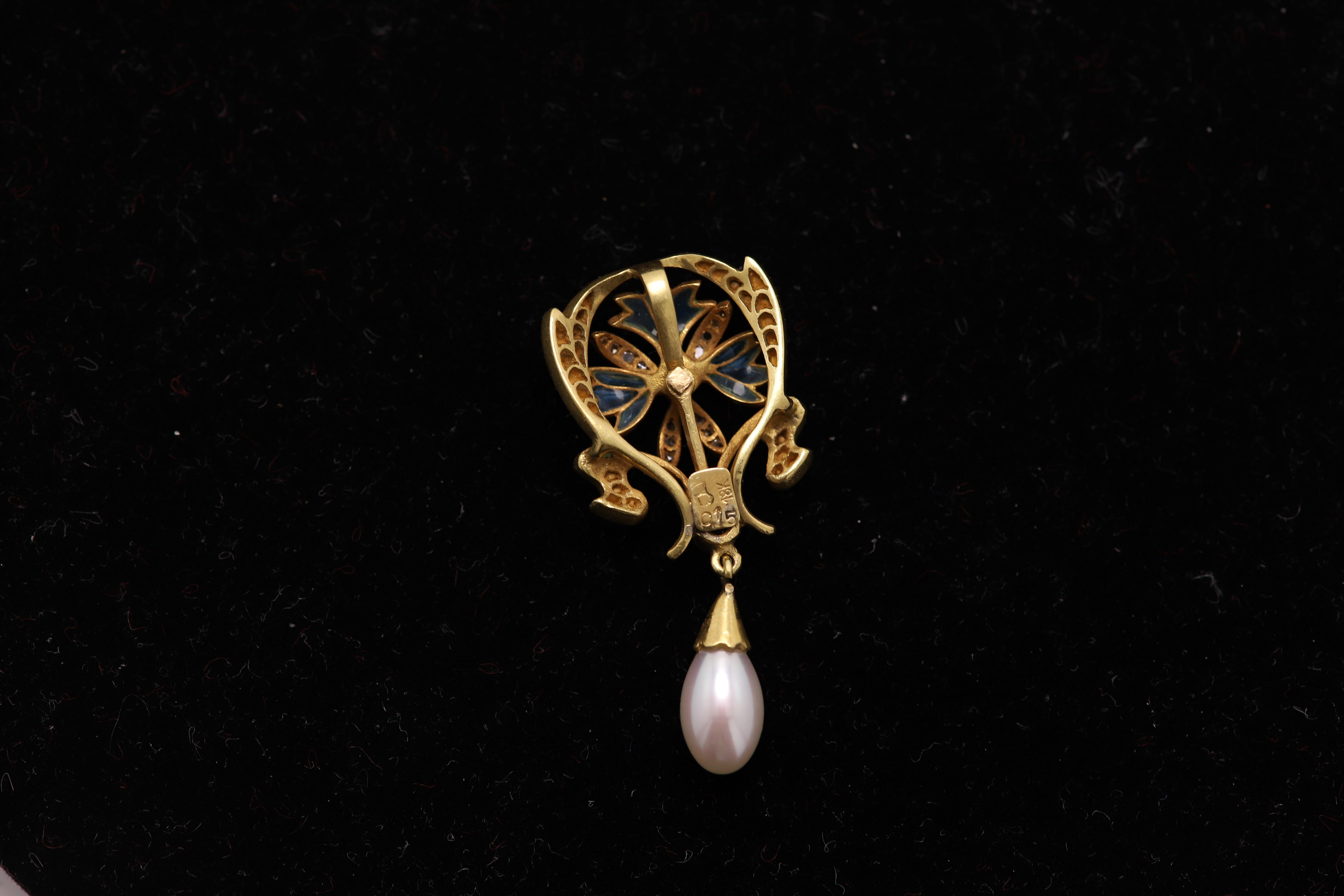 Nouveau Enamel Pendant 18 Karat Gold  Flower and Pearl Style  In New Condition For Sale In Brooklyn, NY
