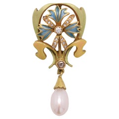 Pendentif en or 18 carats et émail, style nouveau  Style fleur et perle 