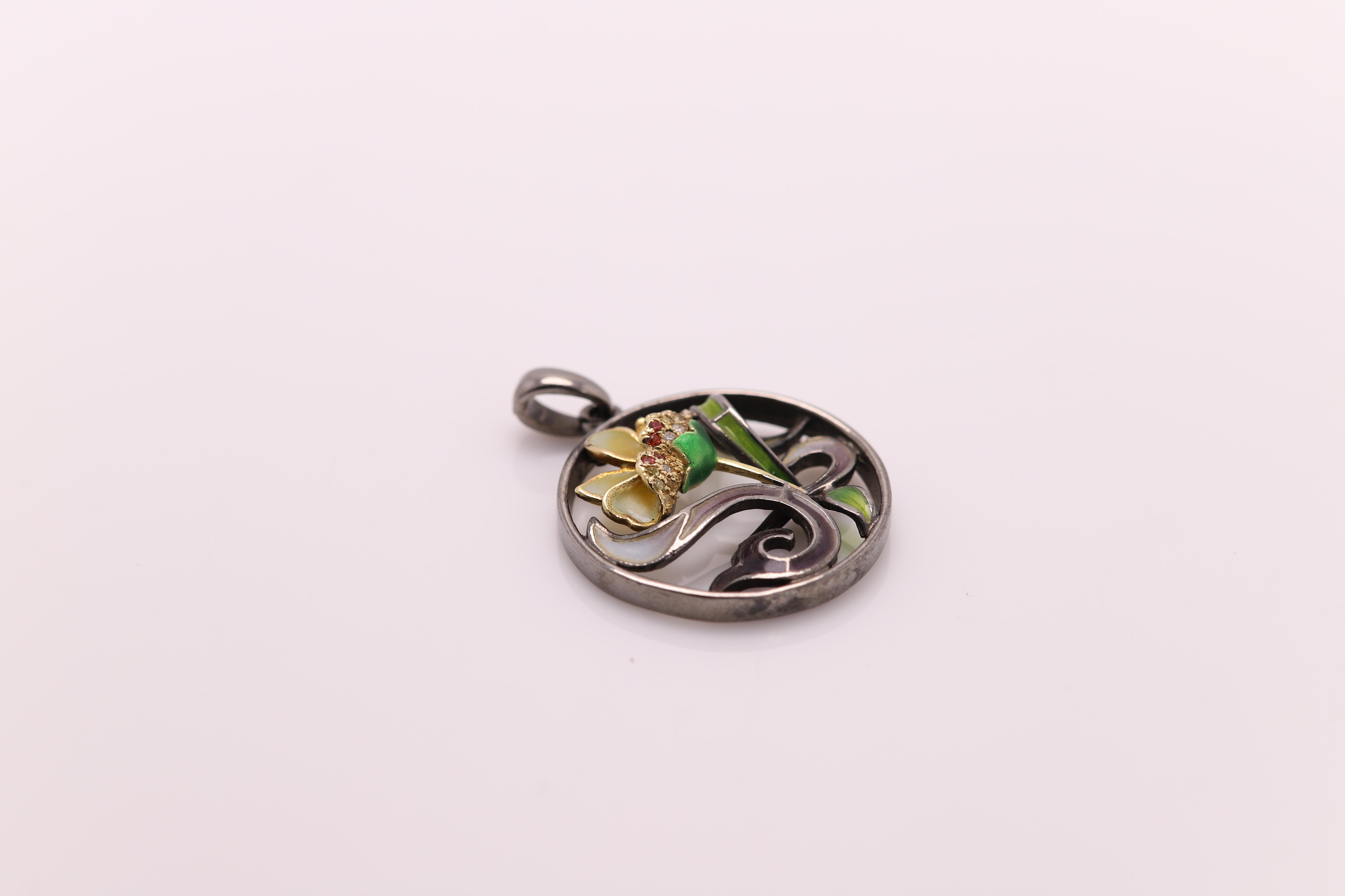 Nouveau Enamel Pendant Sterling Silver and 18 Karat Gold In Excellent Condition For Sale In Brooklyn, NY