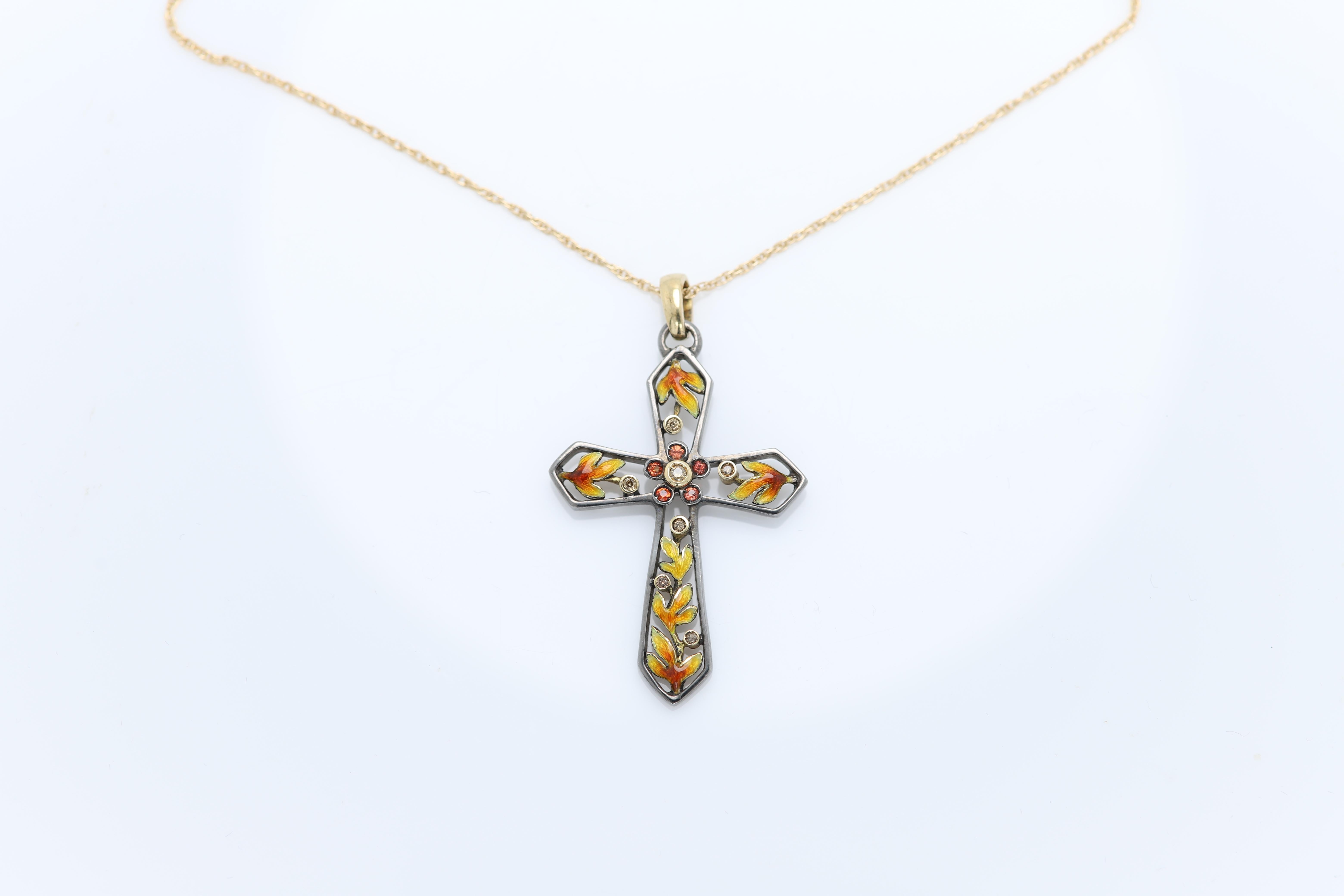 Taille grossière Croix Art nouveau en or jaune 18 carats, argent, diamants et saphirs en vente