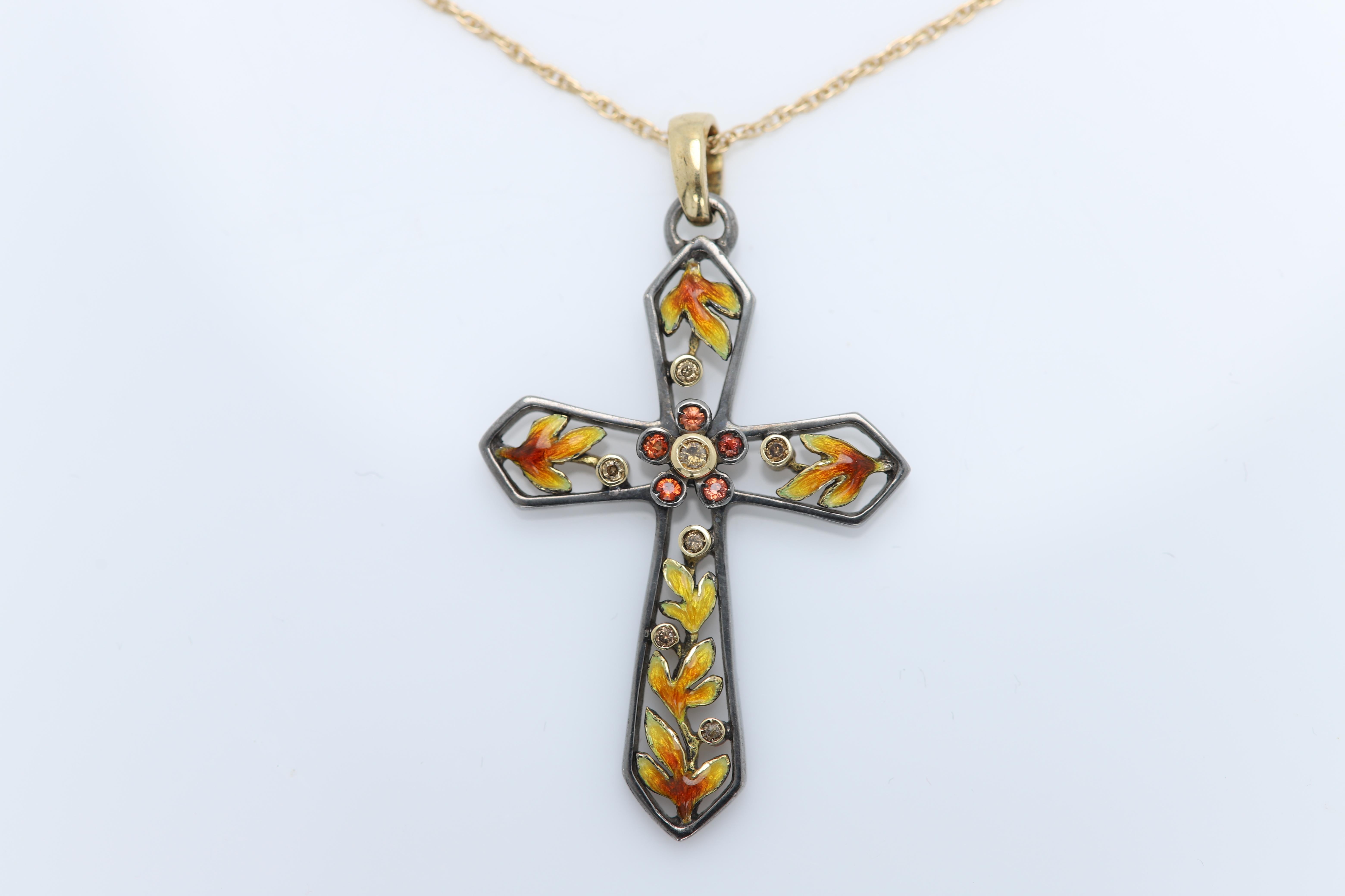 Croix Art nouveau en or jaune 18 carats, argent, diamants et saphirs Neuf - En vente à Brooklyn, NY