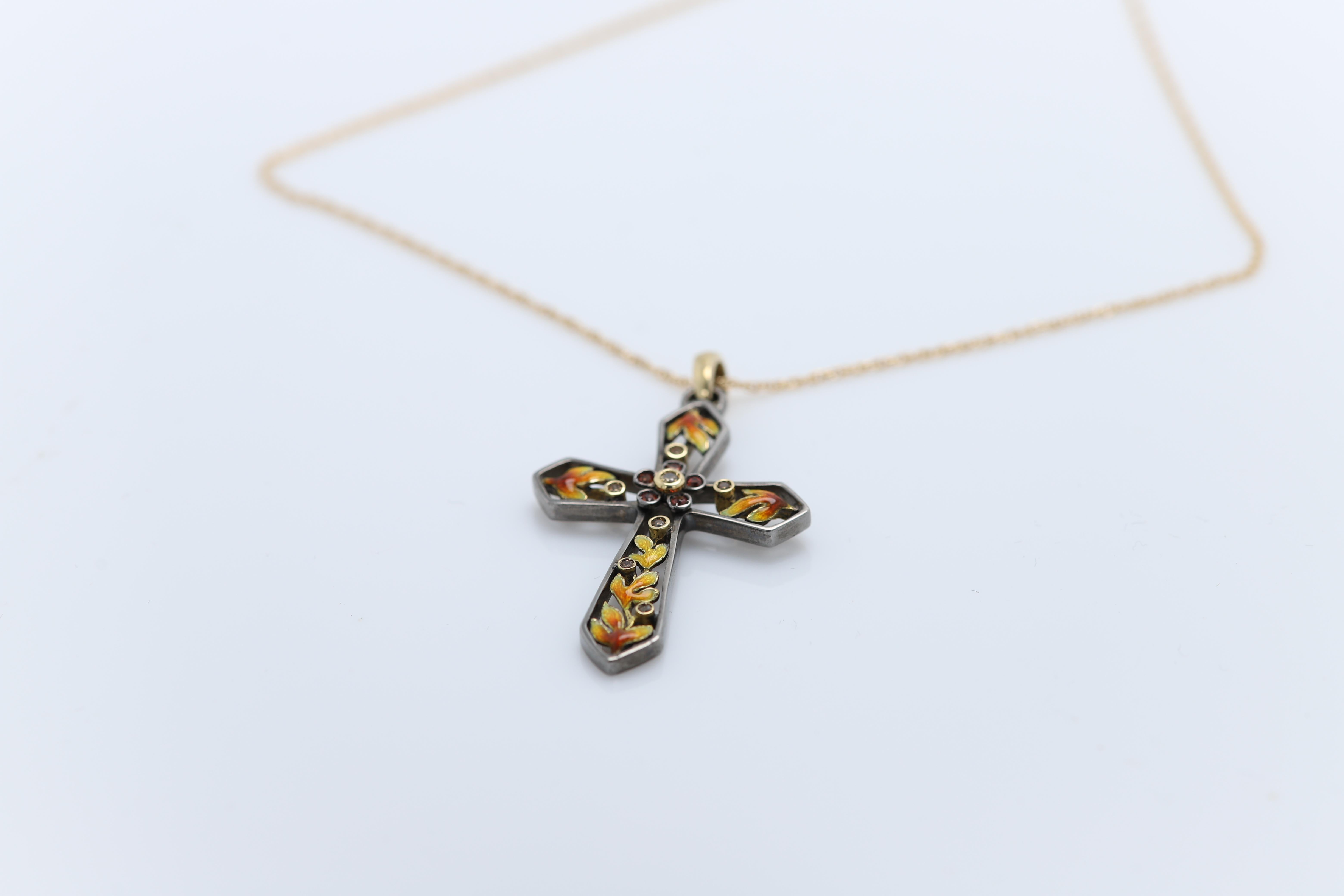 Croix Art nouveau en or jaune 18 carats, argent, diamants et saphirs Pour femmes en vente