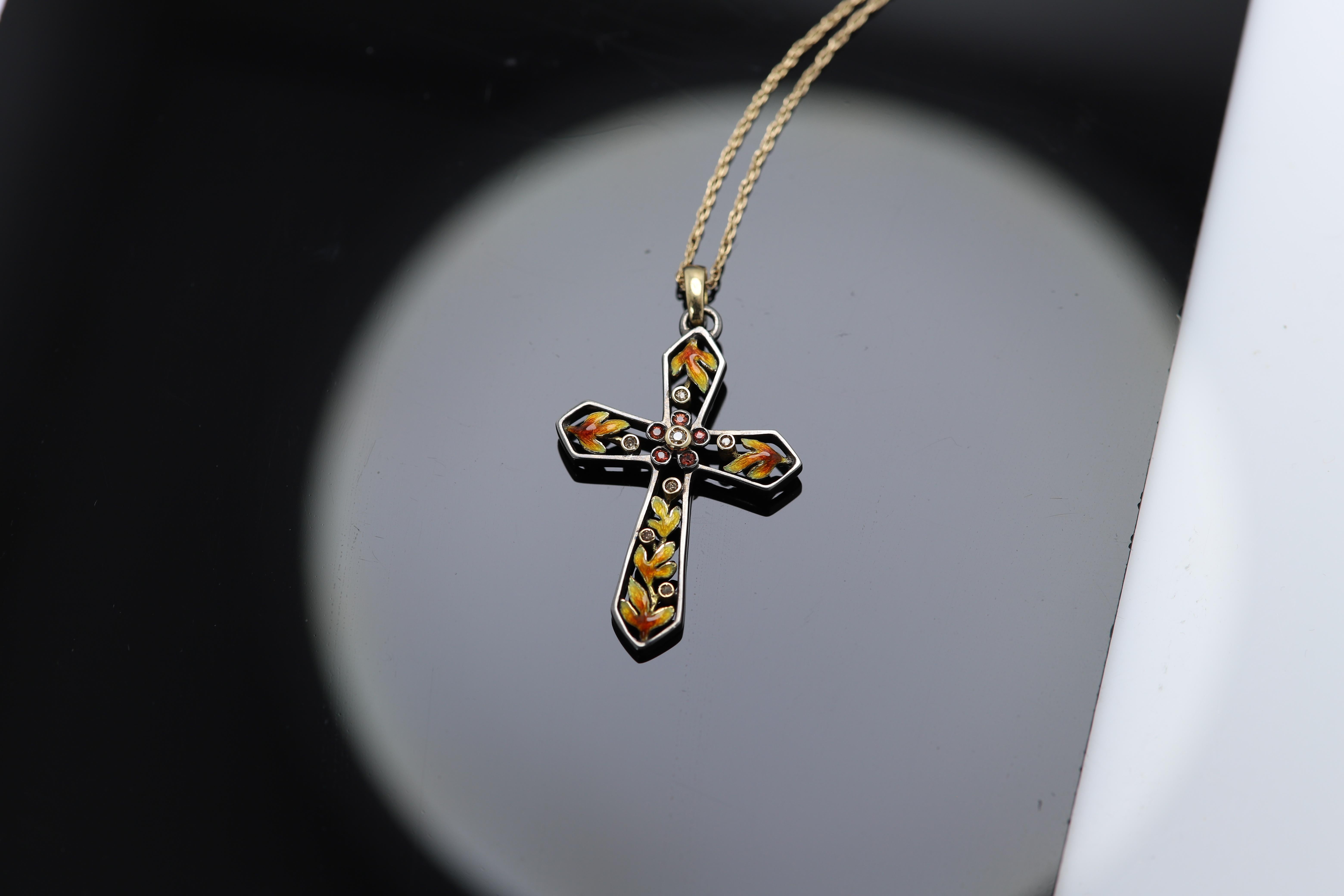 Croix Art nouveau en or jaune 18 carats, argent, diamants et saphirs en vente 2