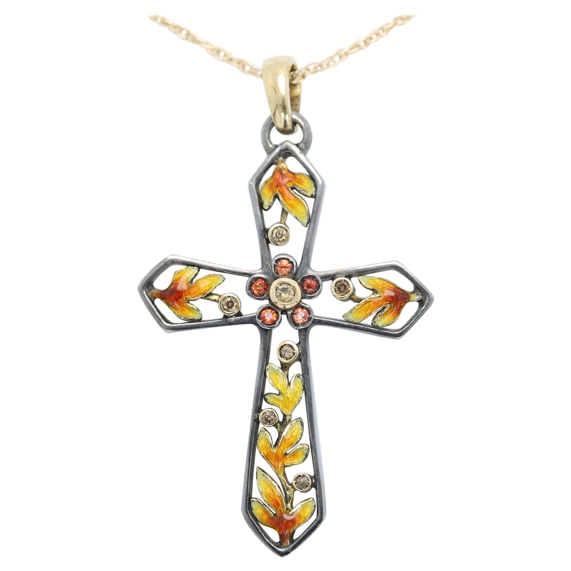 Croix en émail de feu avec diamants et saphir orange (chaîne non incluse).
Des couleurs brillantes, élégantes et uniques.
mélange d'or jaune 18 carats et de 
argent sterling oxydé 925 
Petit saphir orange naturel 
Petits diamants naturels de couleur