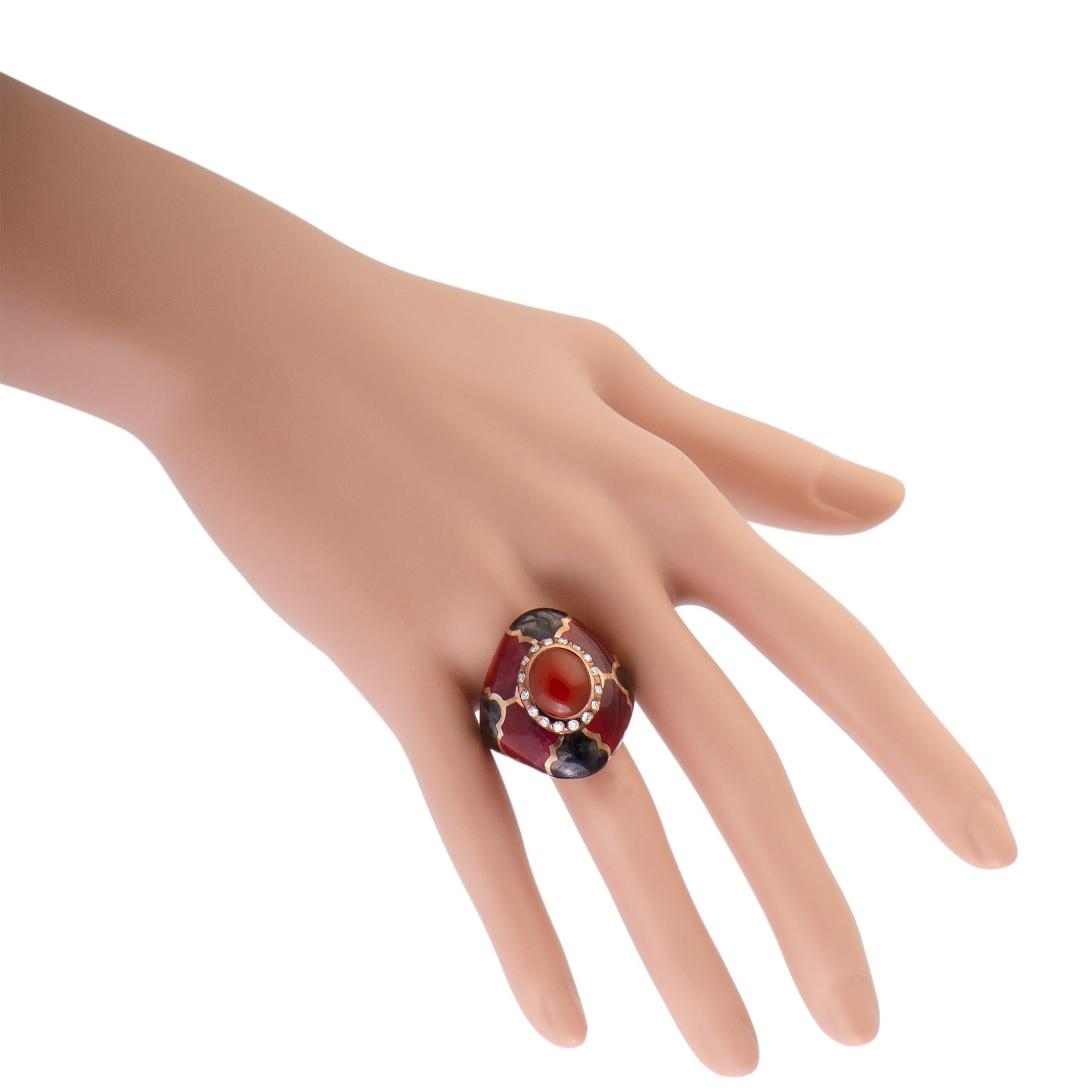 Add a compellingly passionate touch to your ensembles with this captivating jewelry piece that boasts bold design topped off with fashionable décor. Presented by Nouvelle Bague, this ring is expertly crafted from 18K rose gold and sterling silver,