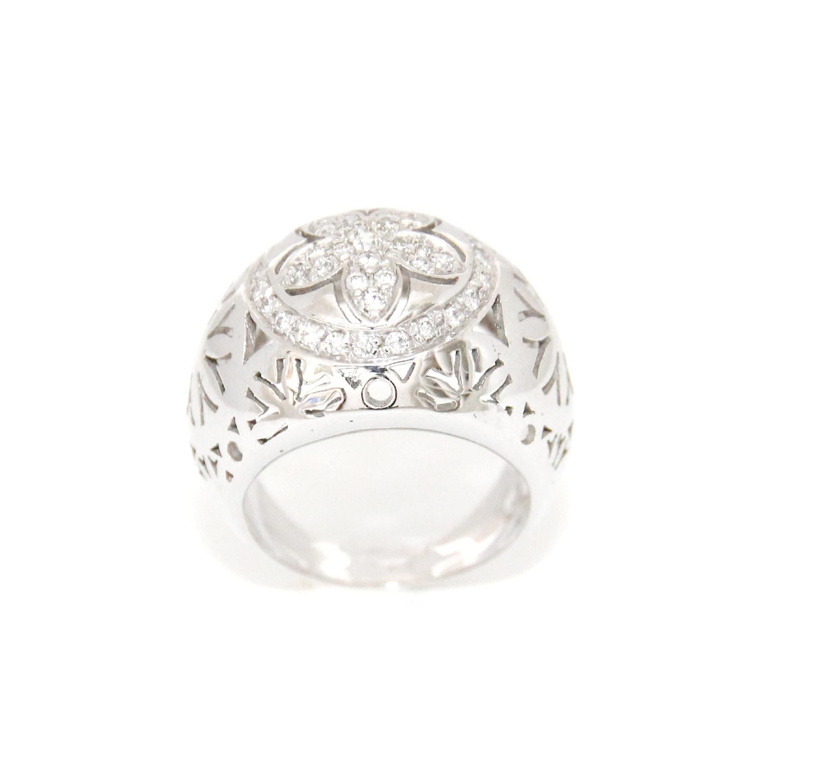 Moderne Bague Nouvelle Bague en or blanc 18 carats et diamants en vente