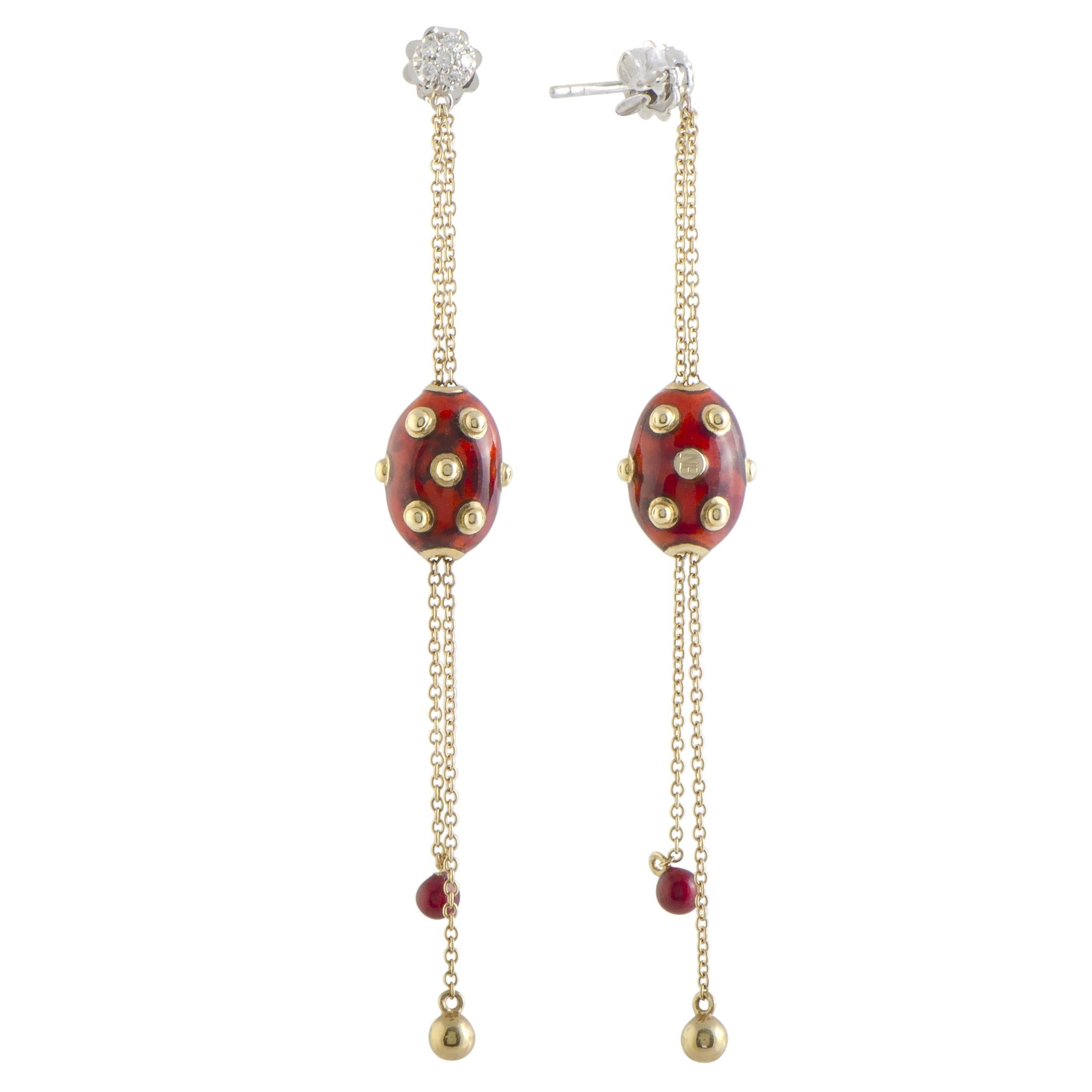 The fascinatingly striking enamel and the stunningly radiant yellow gold produce an incredibly captivating effect in this magnificent pair of earrings that is wonderfully designed by Nouvelle Bague. The earrings are exquisitely crafted from an