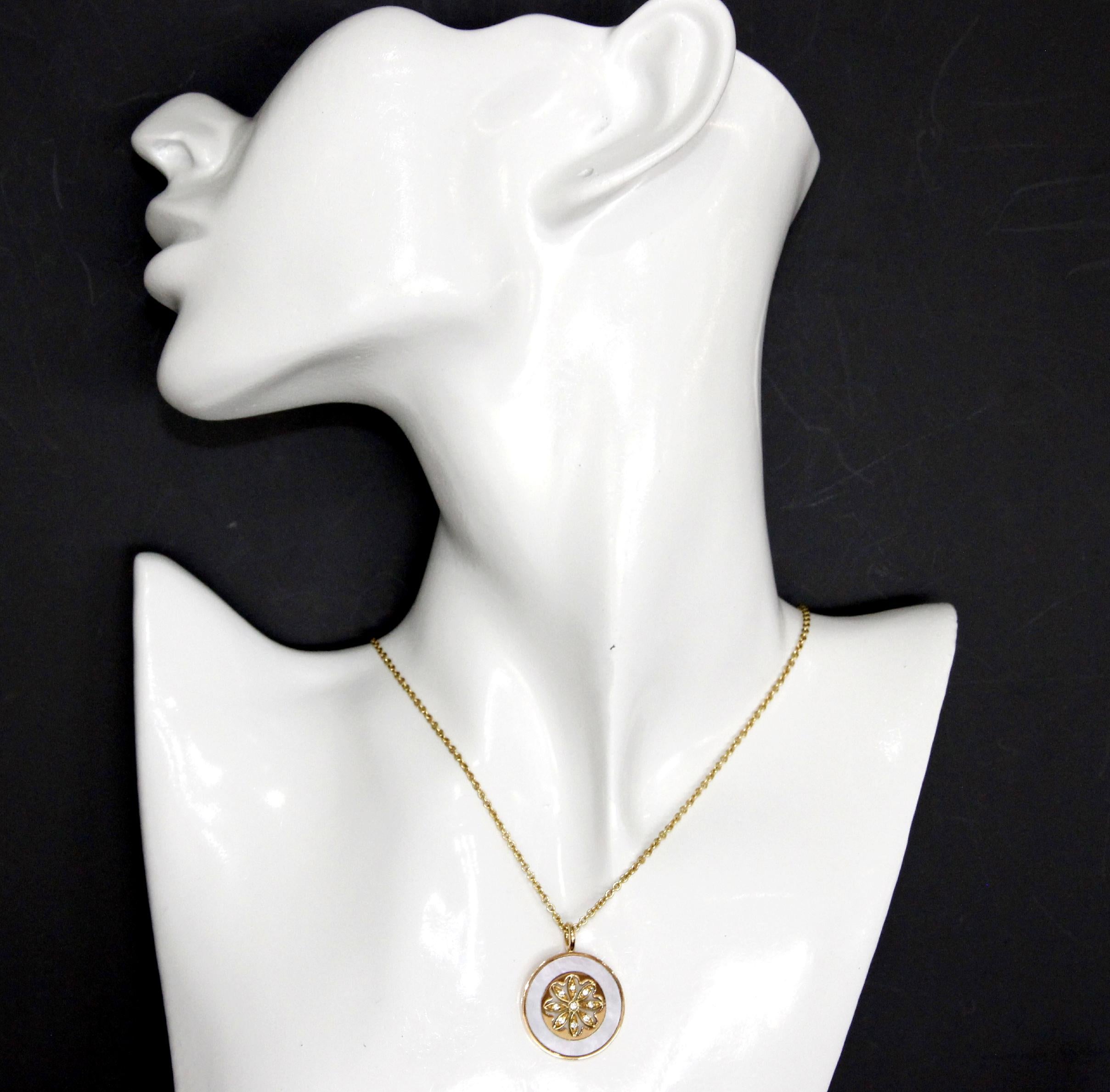 Halskette aus 18 Karat Gelbgold mit Diamanten und Perlmutt von Nouvelle Bague 2