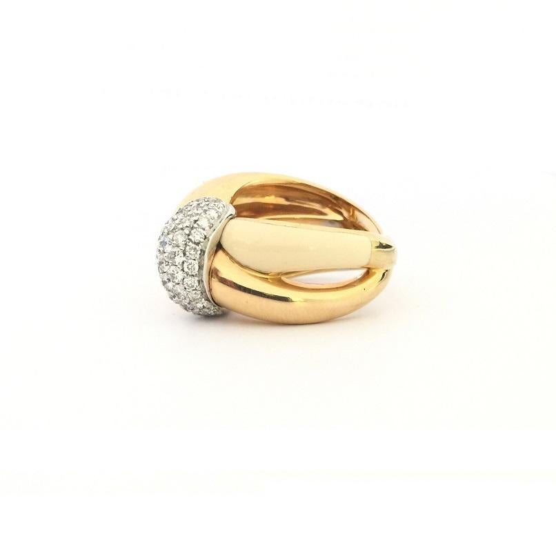 Nouvelle Bague émail et diamants en or rose 18k 
Diamants d'un poids total de 0,85 carat 
Bague taille 7
A220VA