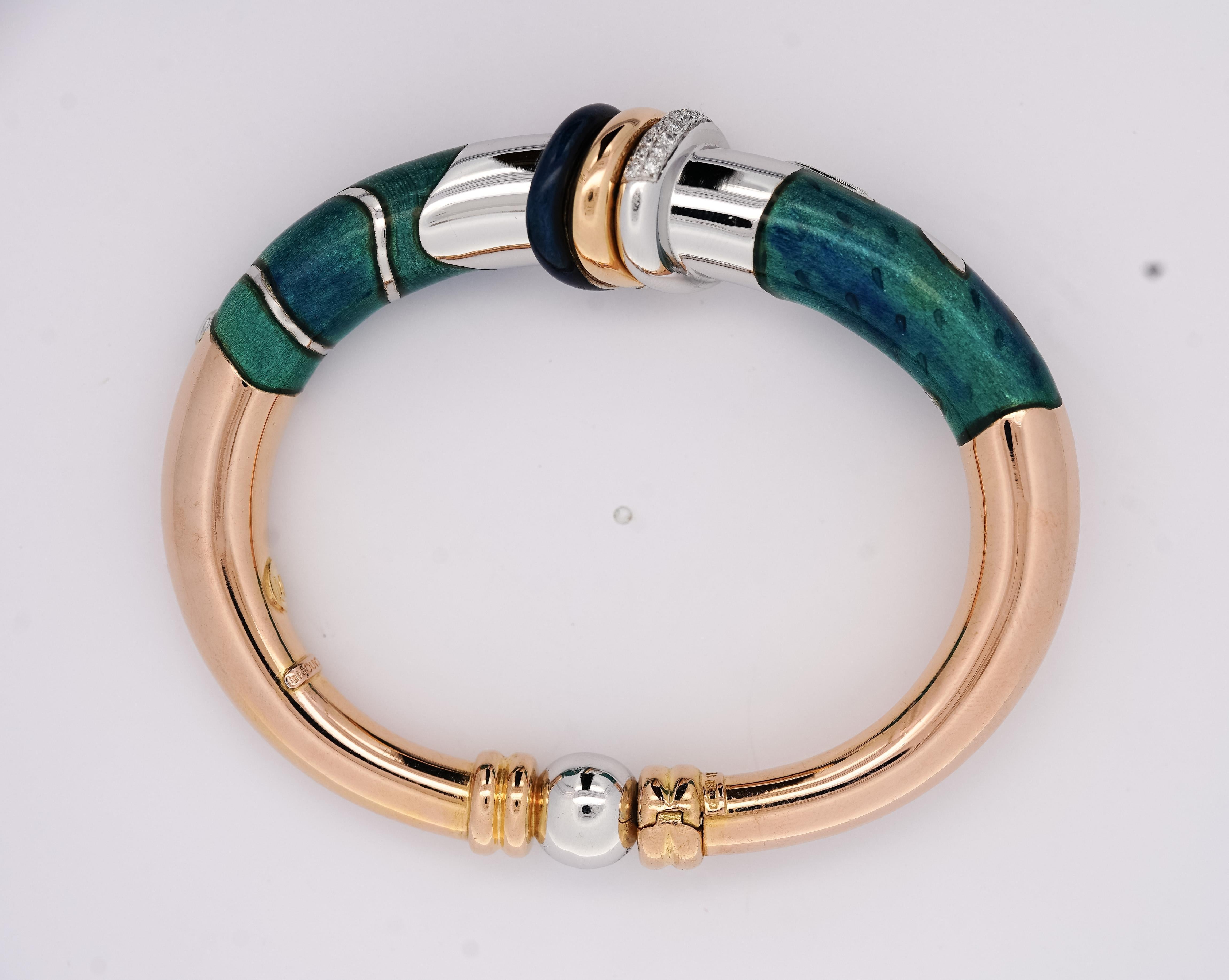 Taille ronde Bracelet à charnière en diamant et émail signé Nouvelle Bague 54g en vente