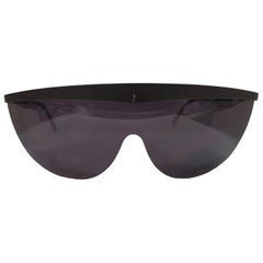 Retro Nouvelle Vogue black mask sunglasses
