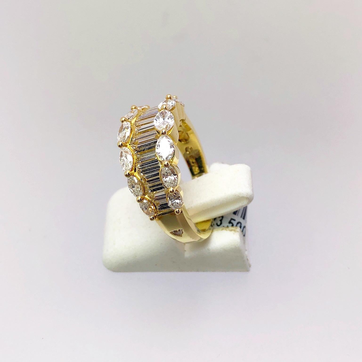 Nova 18 Karat Yellow Gold, 2.33 Carat Baguette and Marquise Diamond Ring In New Condition For Sale In New York, NY