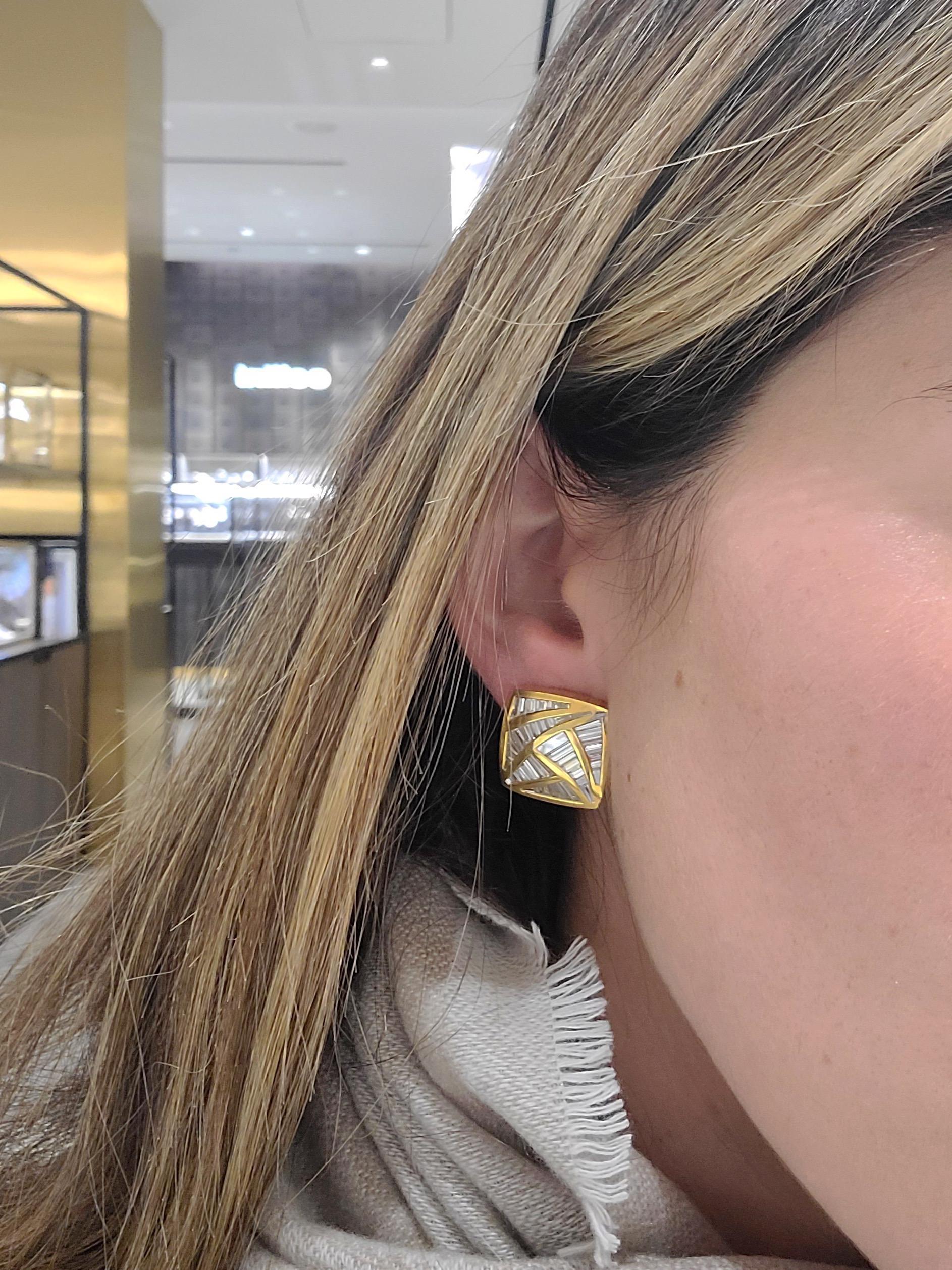 gold earrings square design