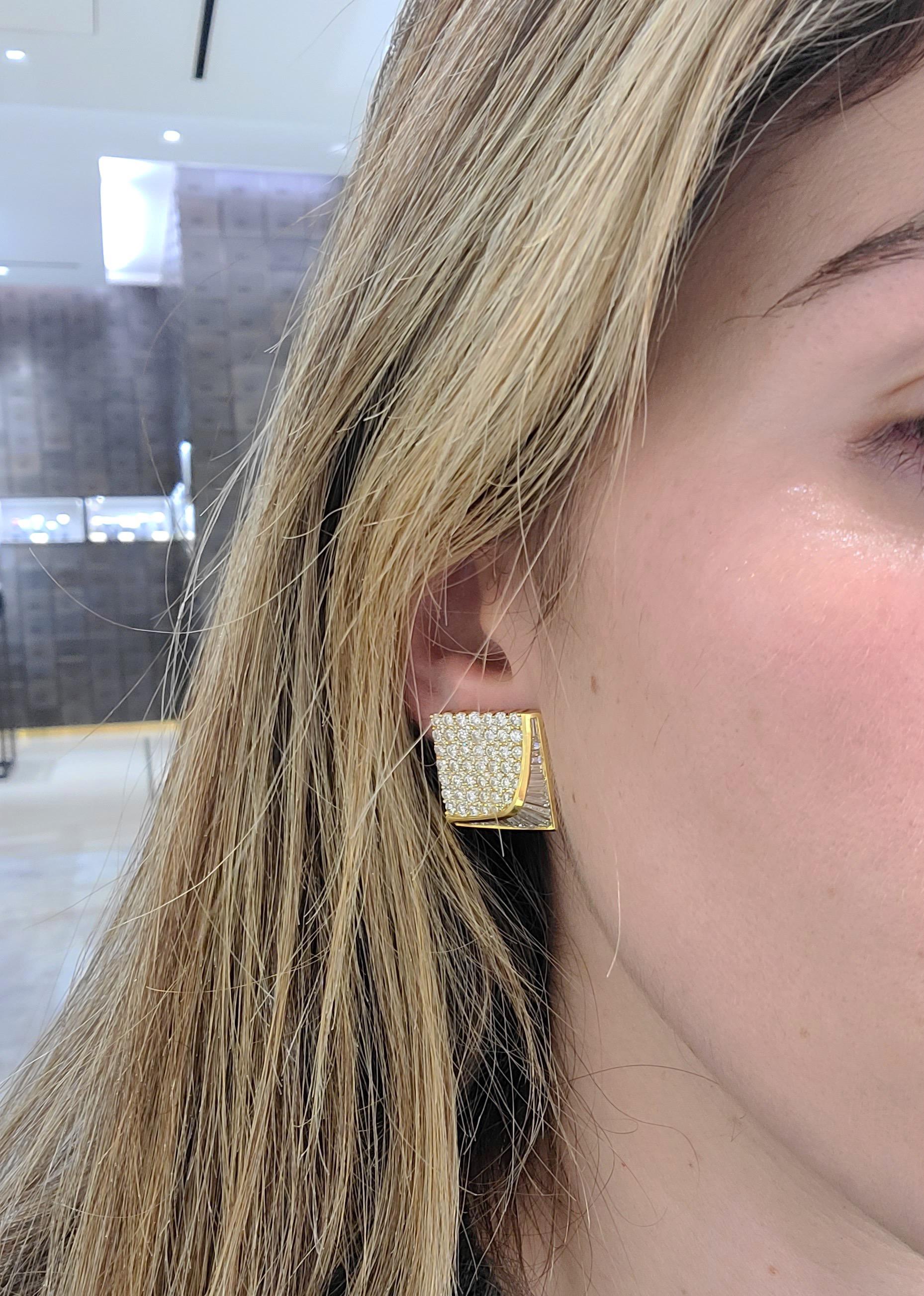Nova 18 Karat Yellow Gold, 6.88 Carat Diamond Square Shaped Earrings For Sale 1