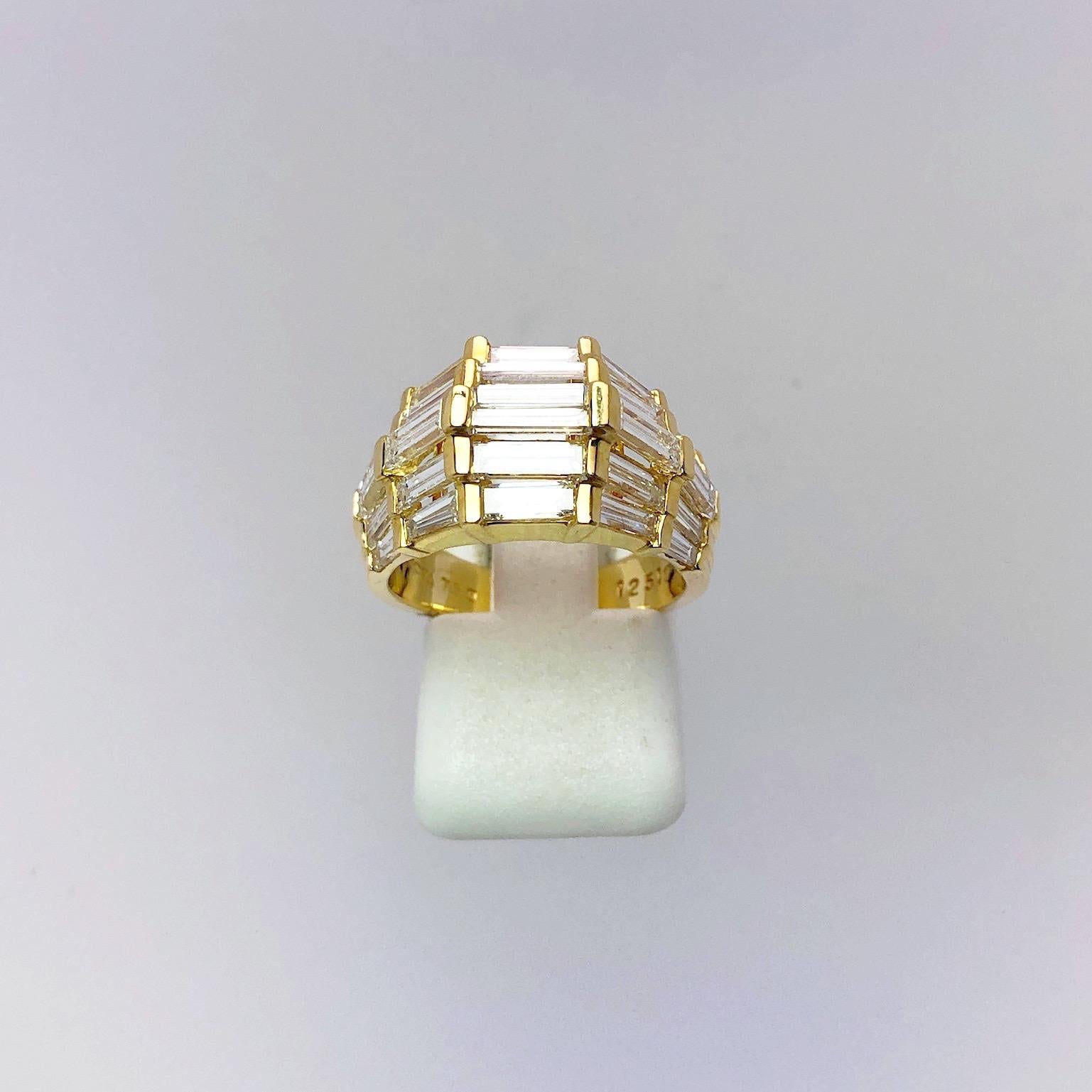 Women's or Men's Nova 18 Karat Yellow Gold and 4.35 Carat Diamond Baguette Ring For Sale