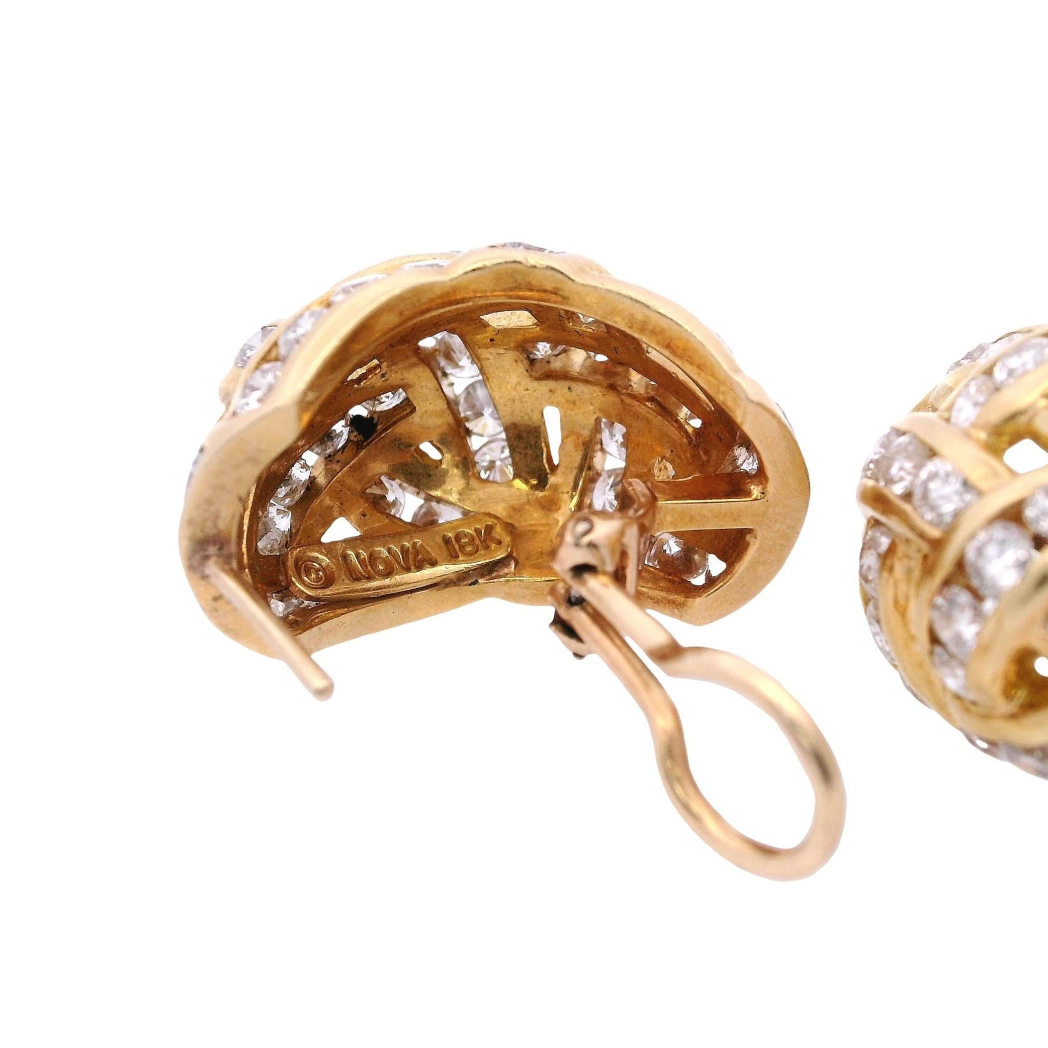 Orecchini a cerchio in oro giallo 18kt Nova con 4,20 carati di diamanti in vendita 1