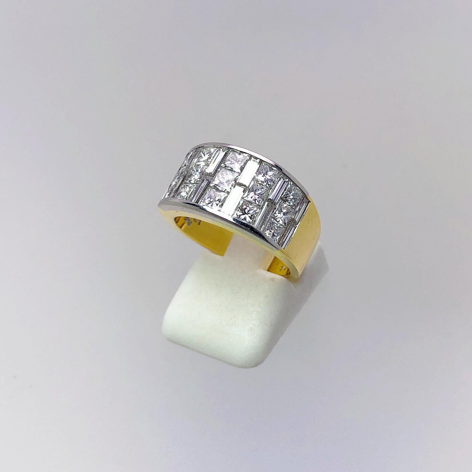 Nova 18KT Gold und Platin 2,59 Karat Diamantring mit Prinzessinnen- und Baguetteschliff (Zeitgenössisch) im Angebot