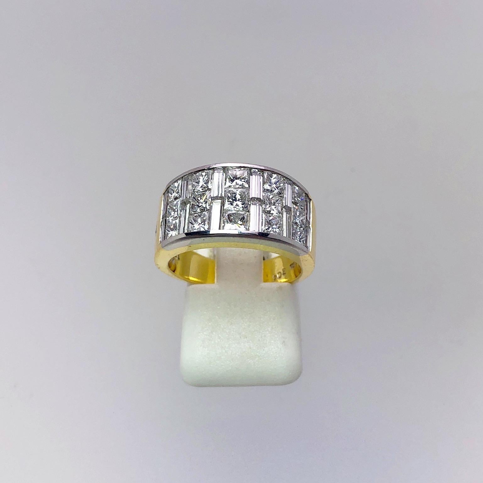 Nova 18KT Gold und Platin 2,59 Karat Diamantring mit Prinzessinnen- und Baguetteschliff im Zustand „Neu“ im Angebot in New York, NY
