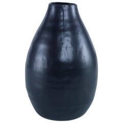 Nova Large Vase in Black Ceramic by CuratedKravet