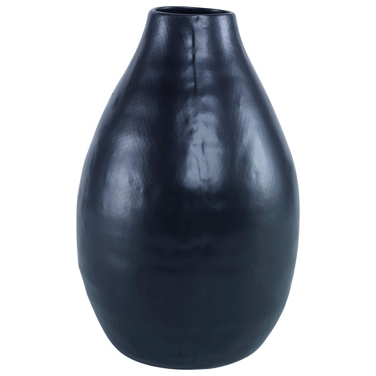 Nova Large Vase in Black Ceramic by CuratedKravet For Sale at 1stDibs