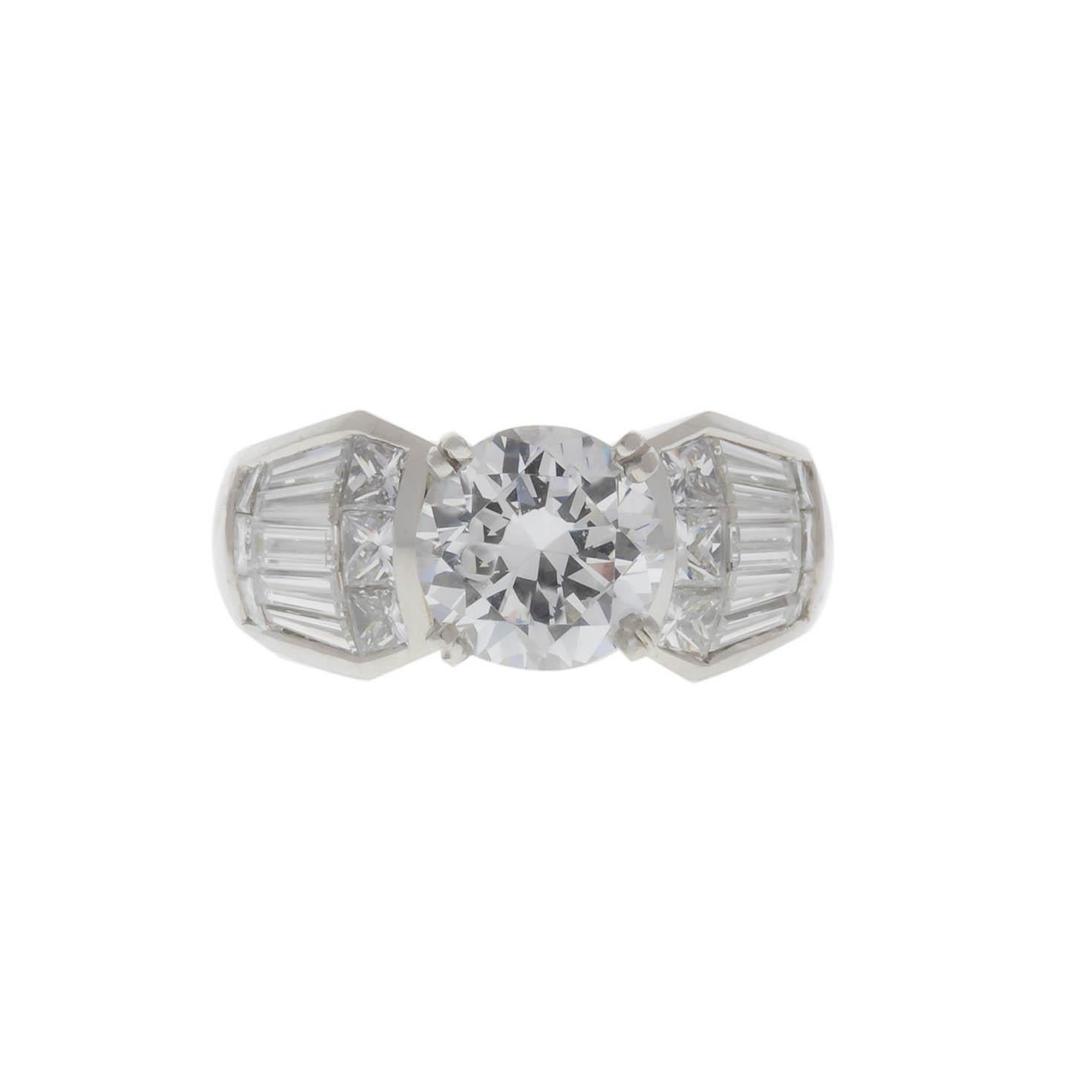 Nova Platinum Diamond Ring In New Condition For Sale In Spartanburg, SC