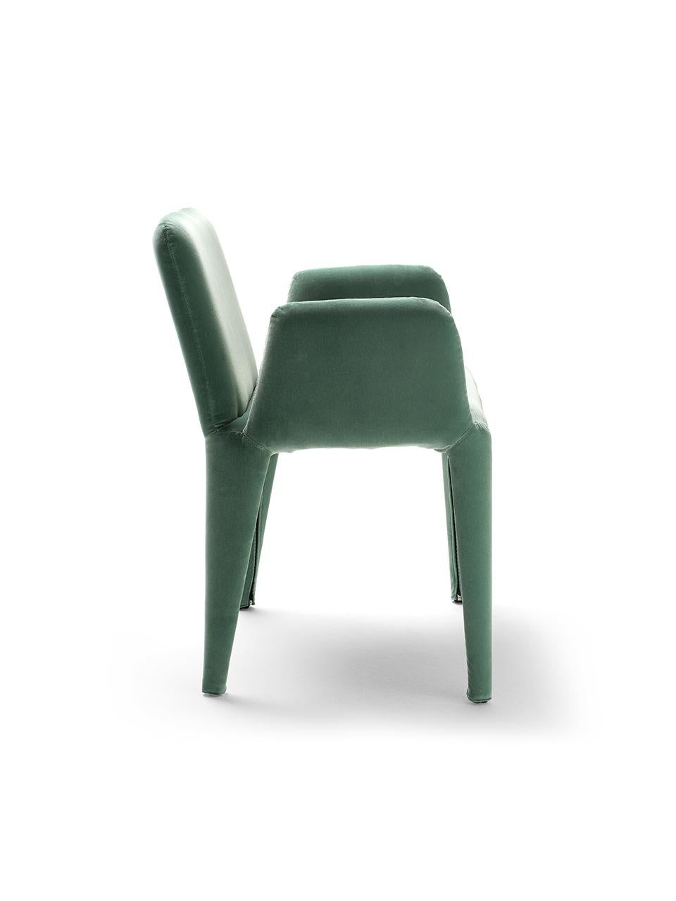 Moderne Petit fauteuil en textile moderne du 21e siècle avec revêtement en velours de coton amovible en vente