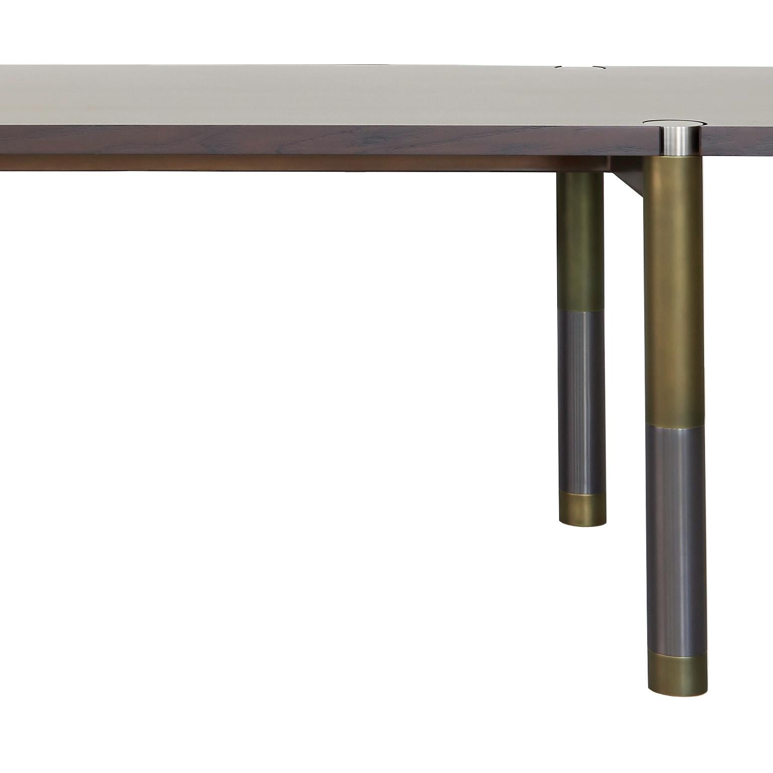 Brossé Table de salle à manger ronde Nova en marbre par AVRAM RUSU STUDIO en vente