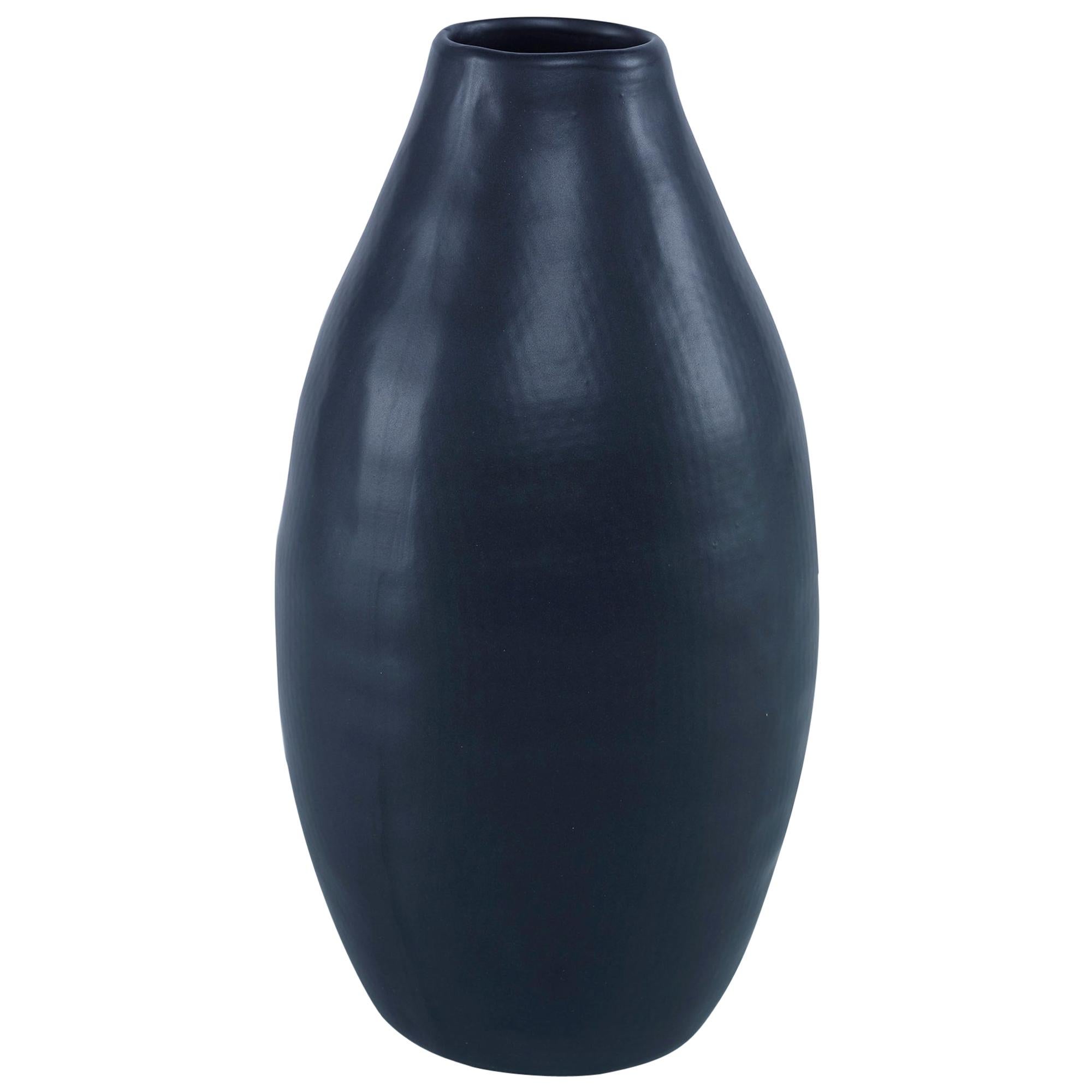 Nova Small Vase in Black Ceramic by CuratedKravet