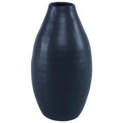 Nova Nova, Vase aus schwarzer Keramik von CuratedKravet