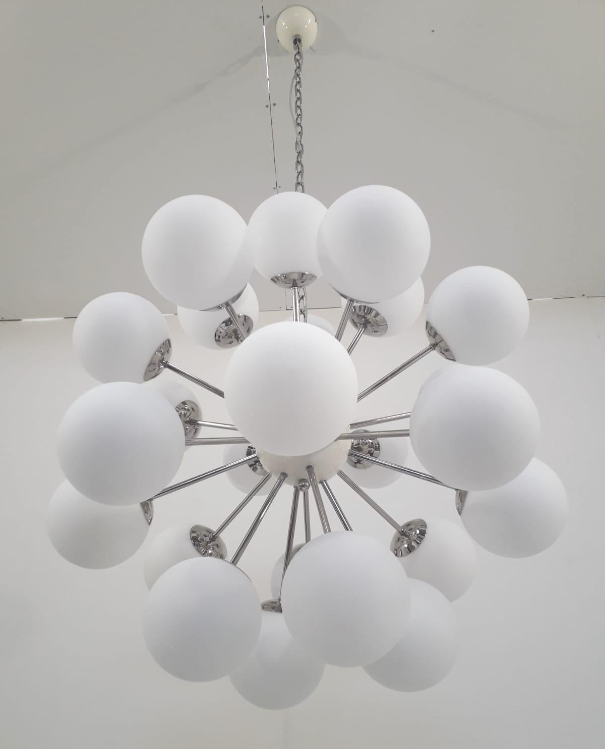 Mid-Century moderno Lampadario Nova Sputnik di Fabio Ltd in vendita