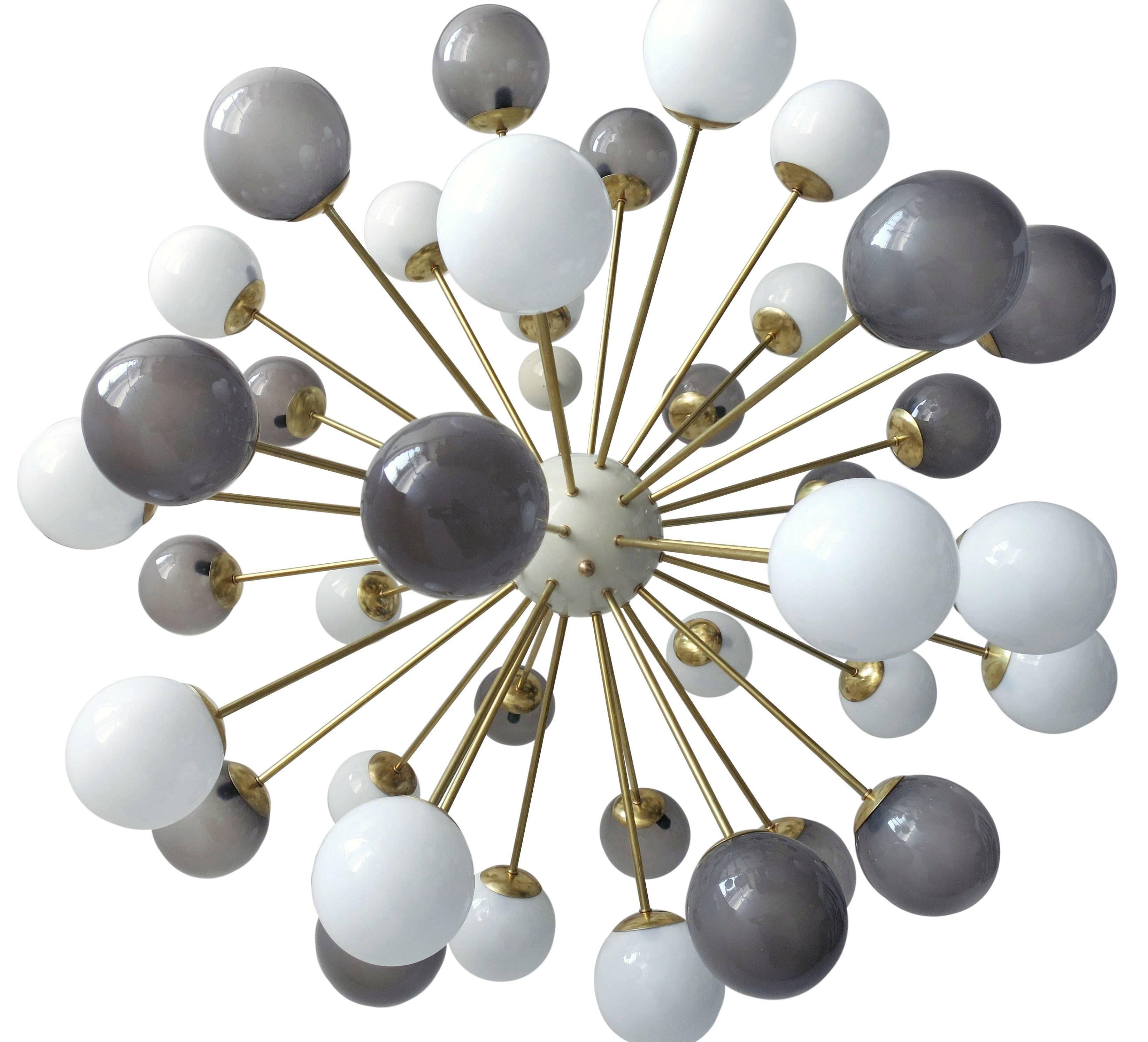 Moderno Lampadario Nova Sputnik di Fabio Ltd in vendita