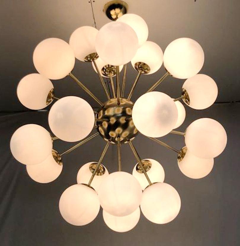 Mid-Century moderno Lampadario Nova Sputnik di Fabio Ltd in vendita