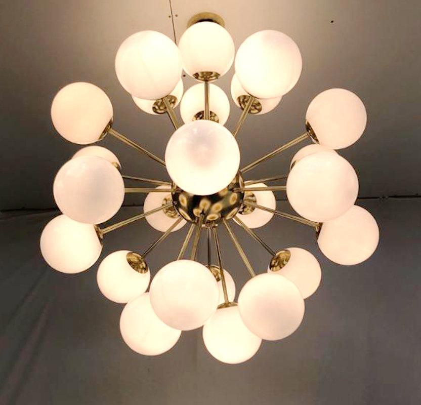 Mid-Century moderno Lampadario Nova Sputnik di Fabio Ltd in vendita
