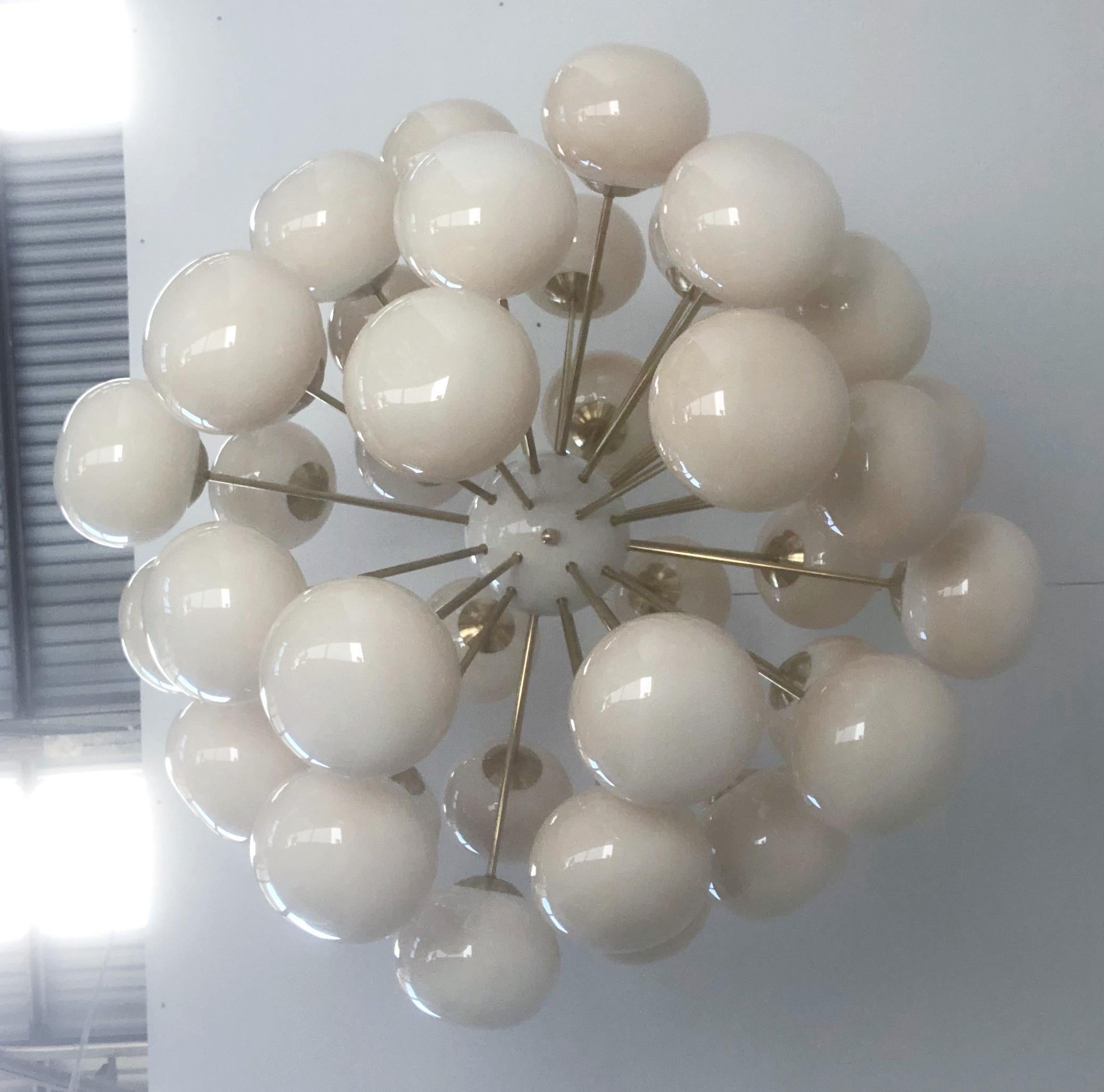 Laiton Lustre Spoutnik Nova de Fabio Ltd en vente