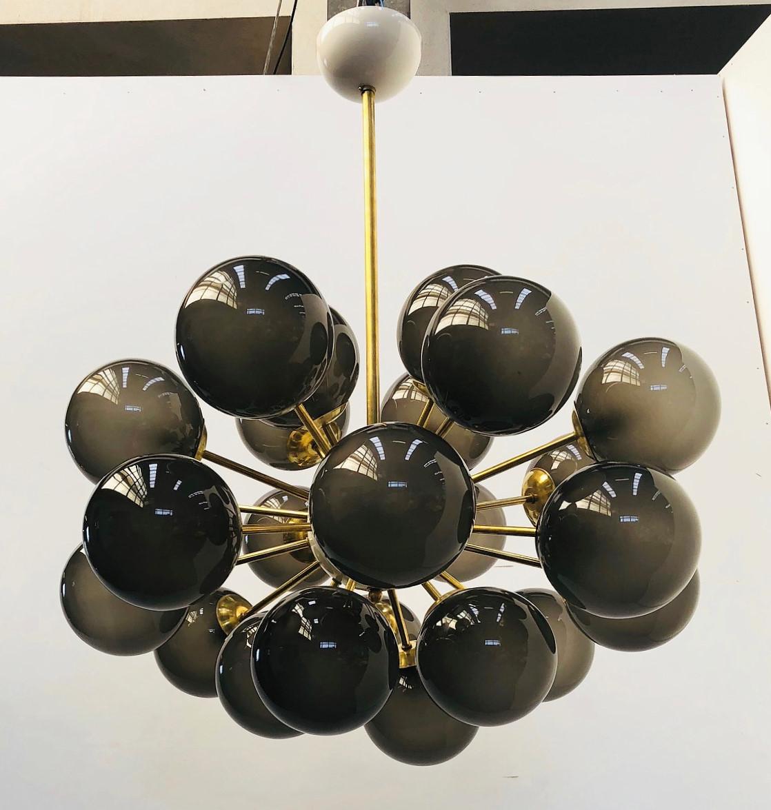 Italian oval shaped sputnik chandelier with Murano glass globes mounted on brass frame / Designed by Fabio Bergomi for Fabio Ltd / Made in Italy
24 lights / E12 or E14 type / max 40W each
Diameter: 36 inches / Total Height: 36 inches including rod