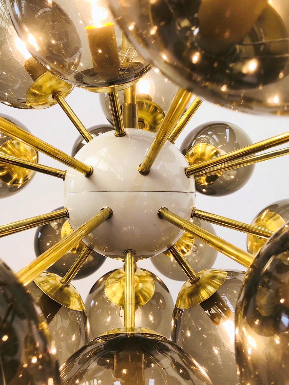 Ovale Sputnik-Kronleuchter von Fabio Ltd im Zustand „Neu“ im Angebot in Venice, Italy