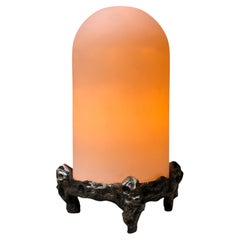 Lampada da tavolo Nova in bronzo fuso patinato di William Guillon