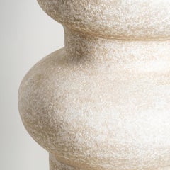 Grand vase Nova, fabriqué à la main, de forme organique en crème texturée