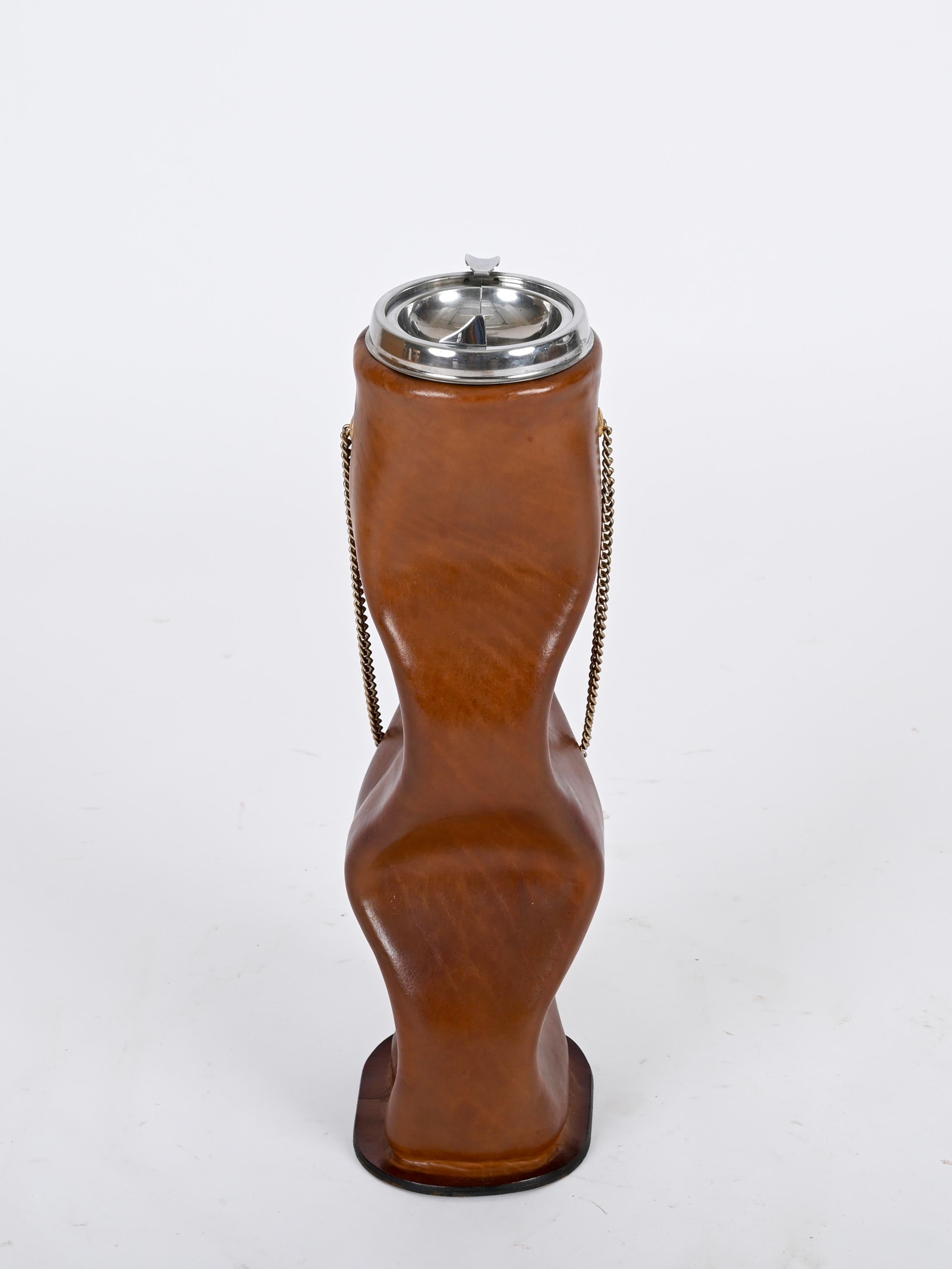 Nova Tecno Midcentury Pleated Leather and Brass Ashtray, Italy 1970's In Good Condition For Sale In Roma, IT