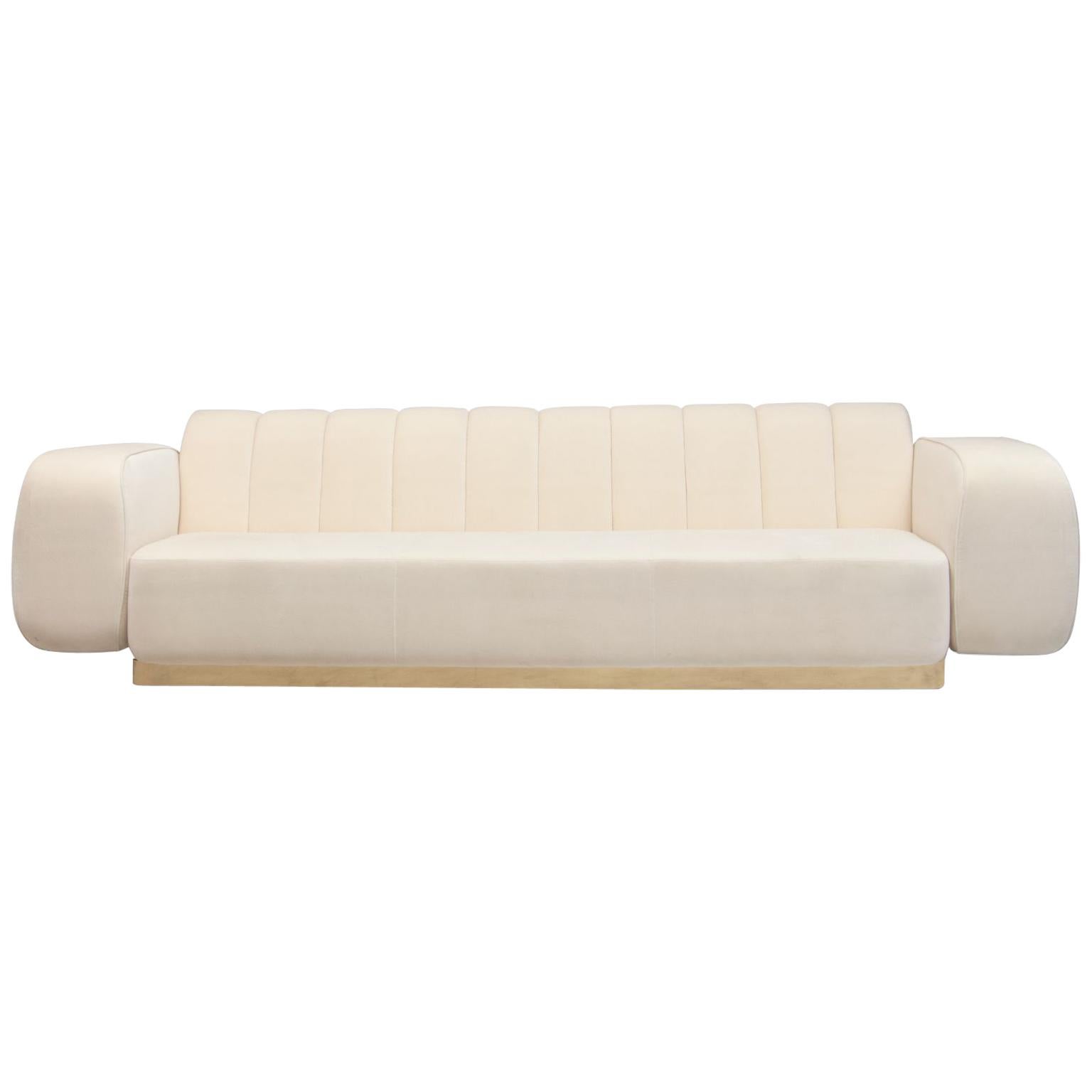 Novak is a sofa that combines some details from midcentury style with a contemporary design vision. The base is rectangular, but it has a contrasting low back with rounded shapes, upholstered with sophisticated leather, and finished with piping