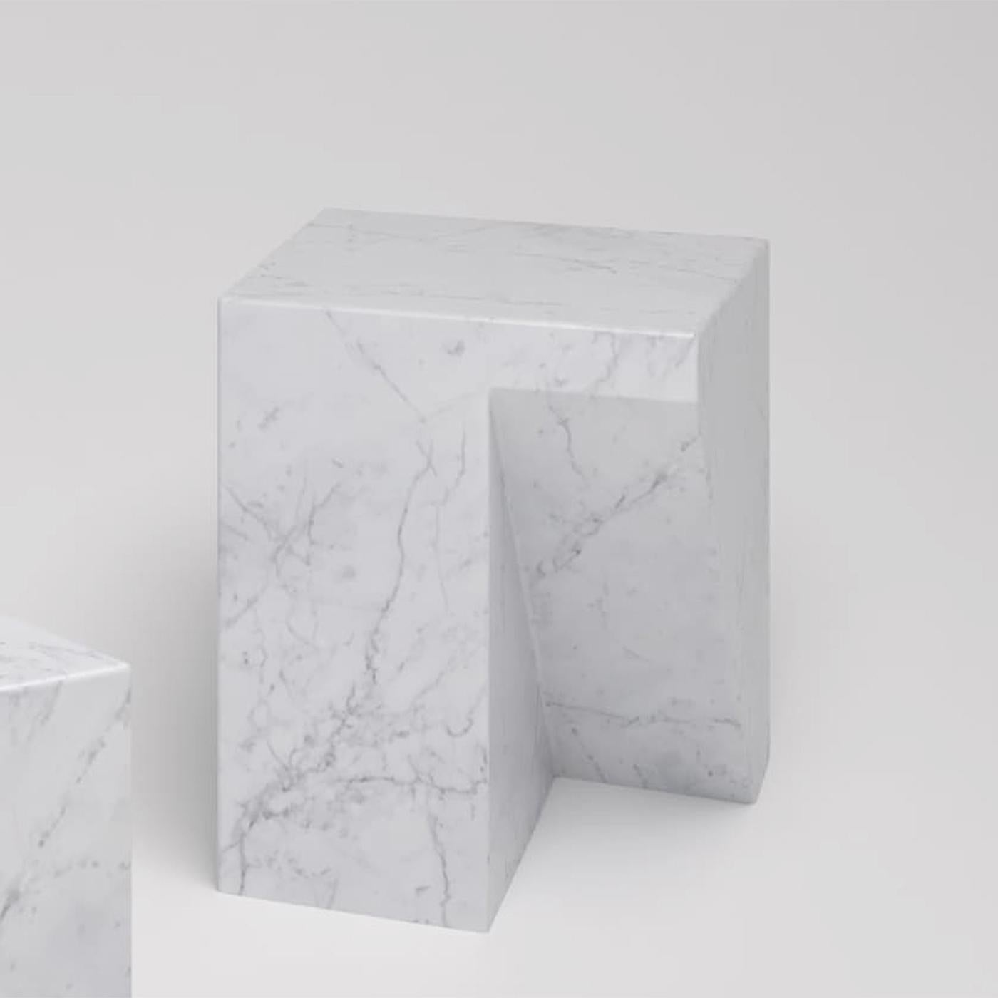 Hocker aus weißem Marmor von Lucio (21. Jahrhundert und zeitgenössisch) im Angebot