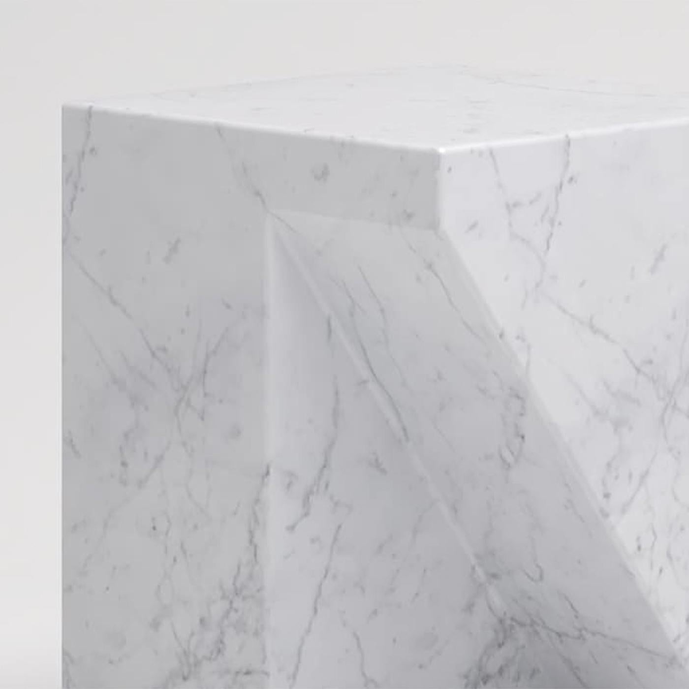 Hocker aus weißem Marmor von Lucio im Angebot 1