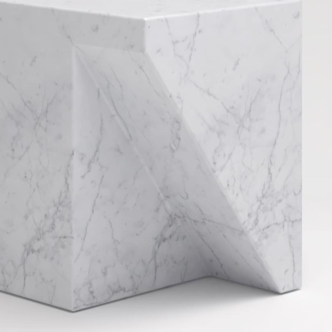 Hocker aus weißem Marmor von Lucio im Angebot 2