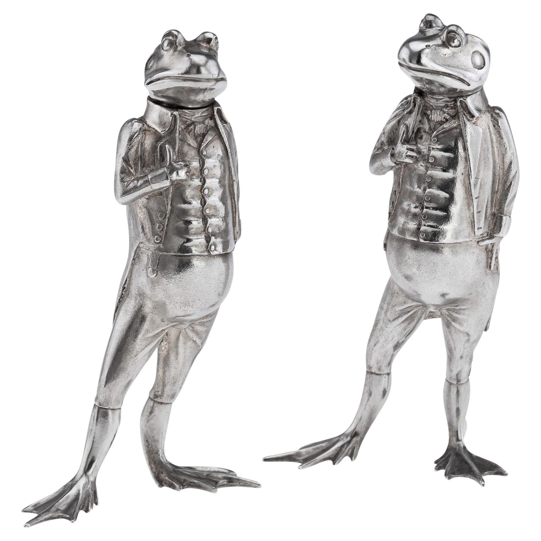Nouveauté en argent massif du 20e siècle "Dapper Frog" Sel et poivre, Londres c.1994 en vente