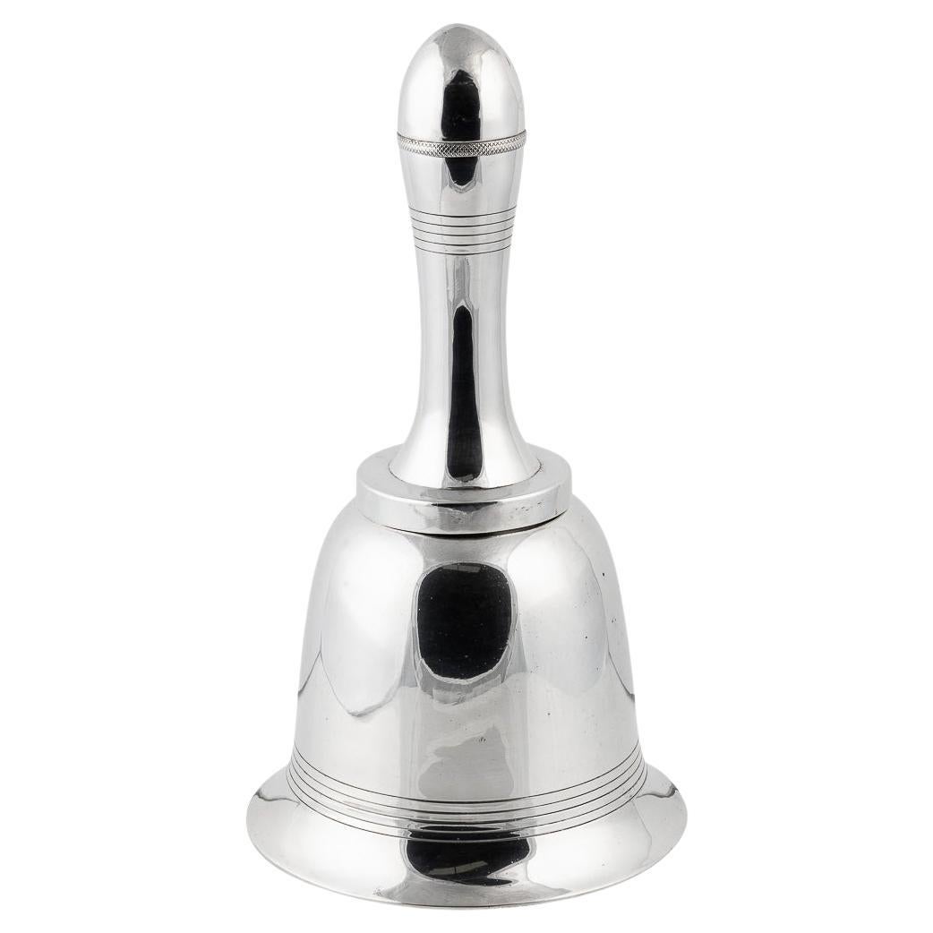 Nouveau gobelet à cocktail "Bell-Form" en métal argenté du 20e siècle, Hukin and Heath, c.1930. en vente
