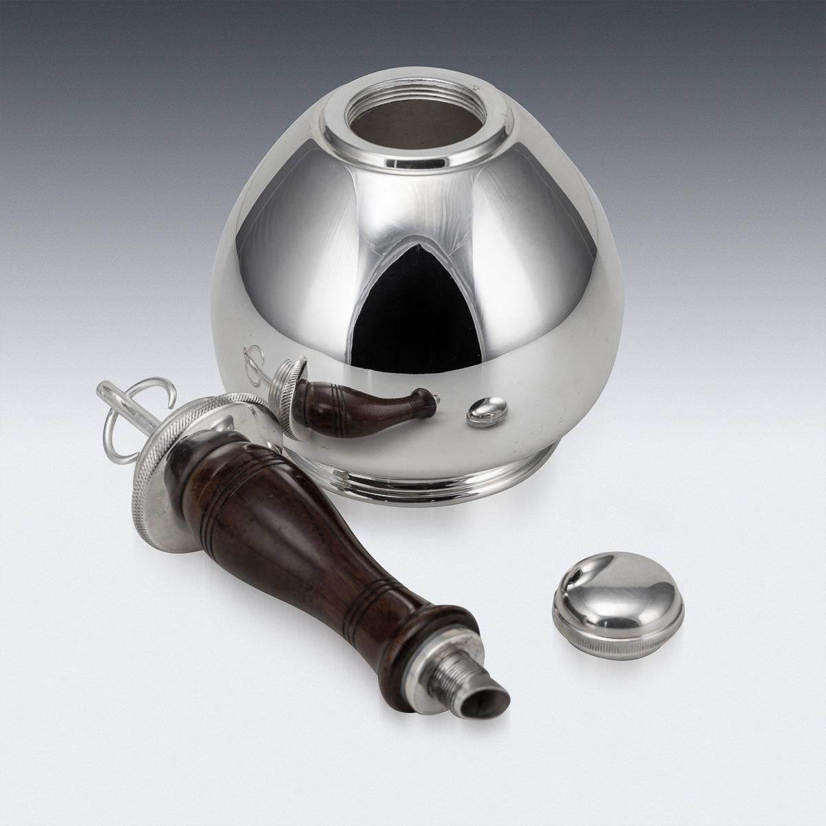 Autre Nouveau gobelet à cocktail Skittle Bell en métal argenté du 20e siècle, Mappin & Webb, c.1930. en vente
