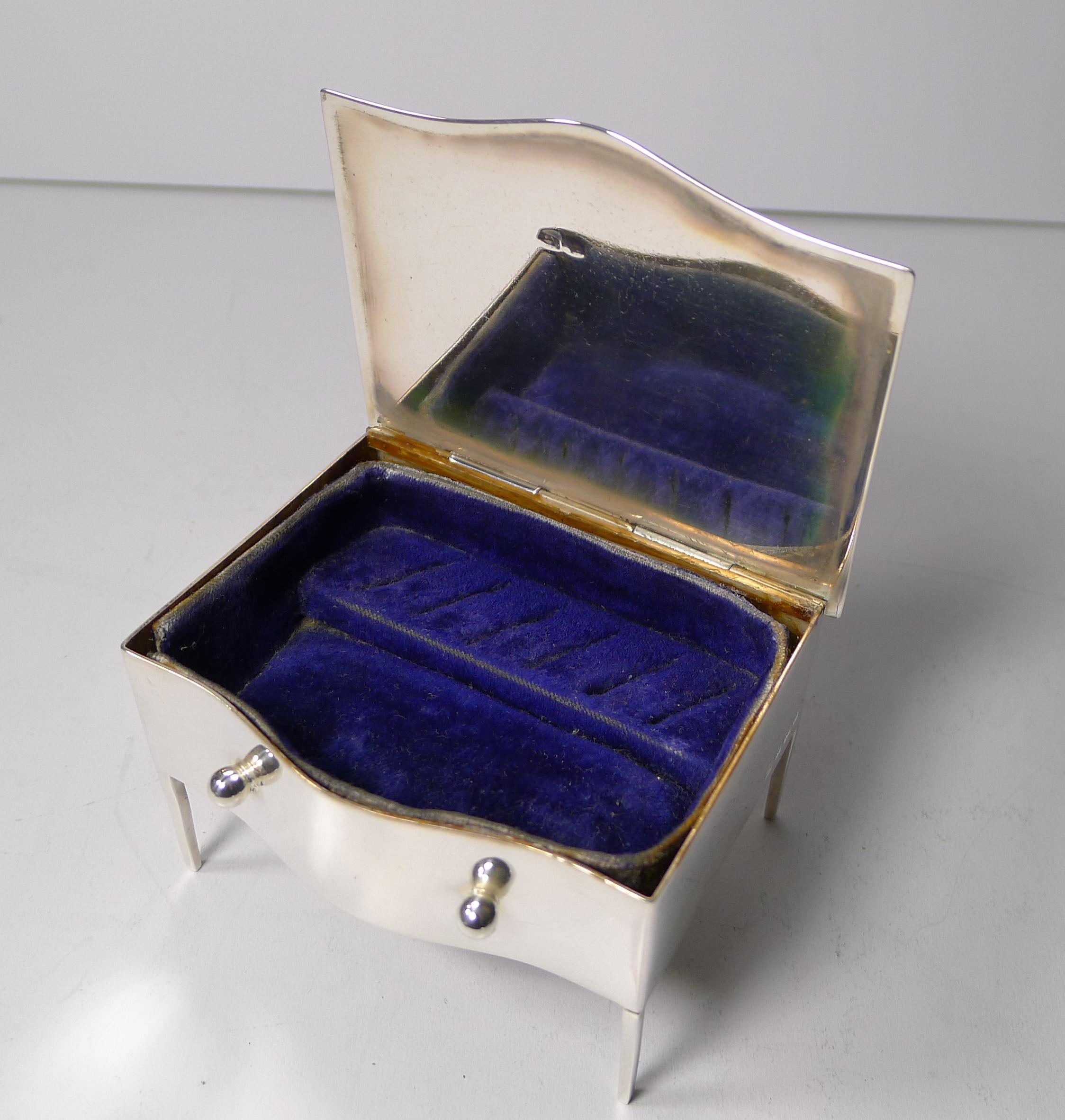 Novelty Antique English Sterling Silver Jewelry Box, 1921 For Sale 4