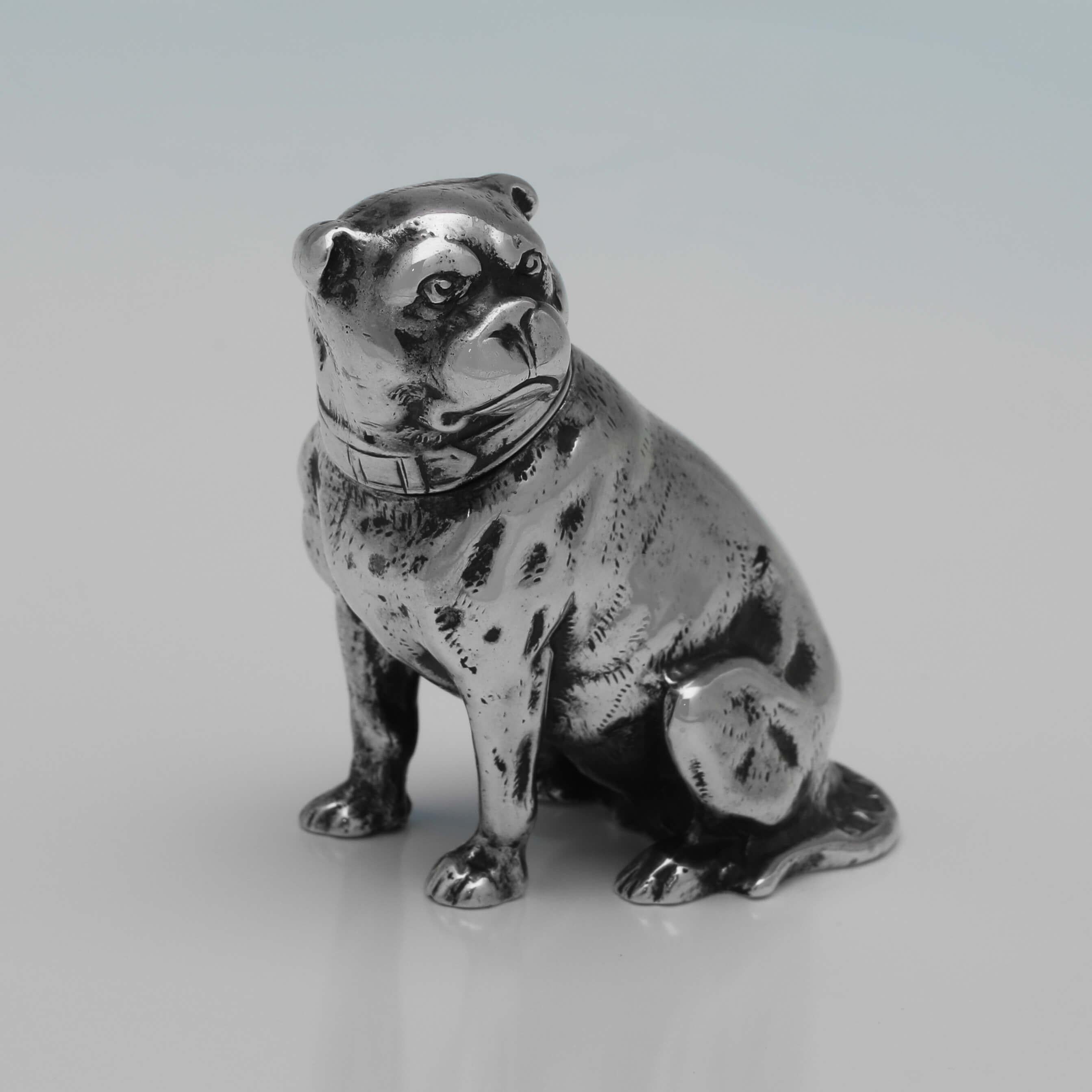 Novelty Dog & Cat Pair of Victorian Antique Sterling Silver Pepper Pots, 1899 In Good Condition For Sale In London, London