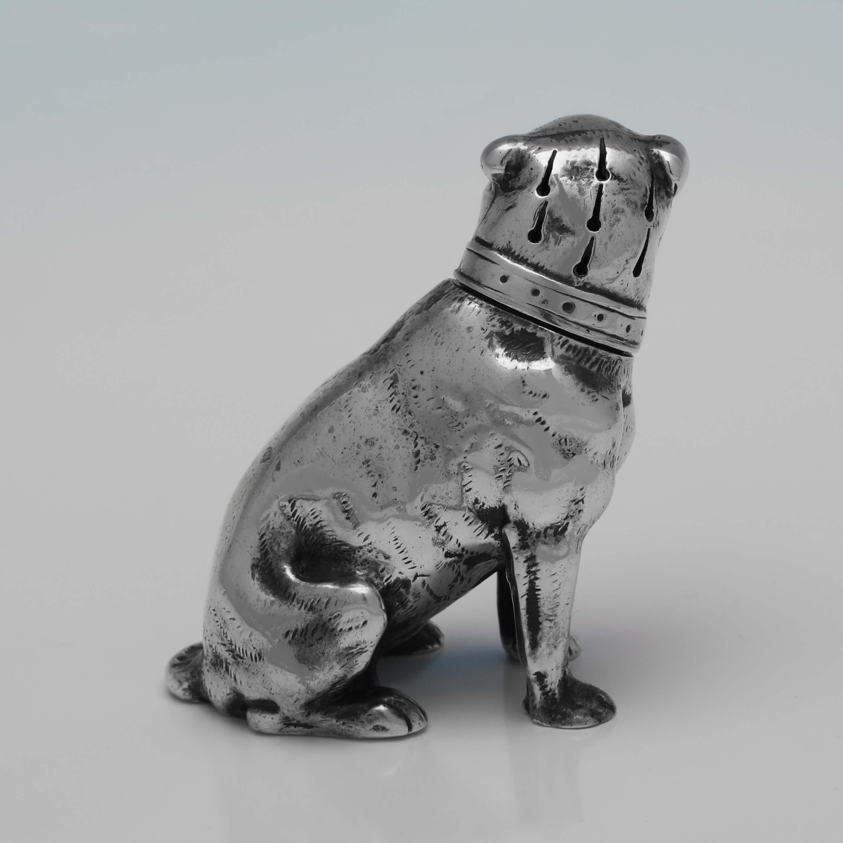 Late 19th Century Novelty Dog & Cat Pair of Victorian Antique Sterling Silver Pepper Pots, 1899 For Sale